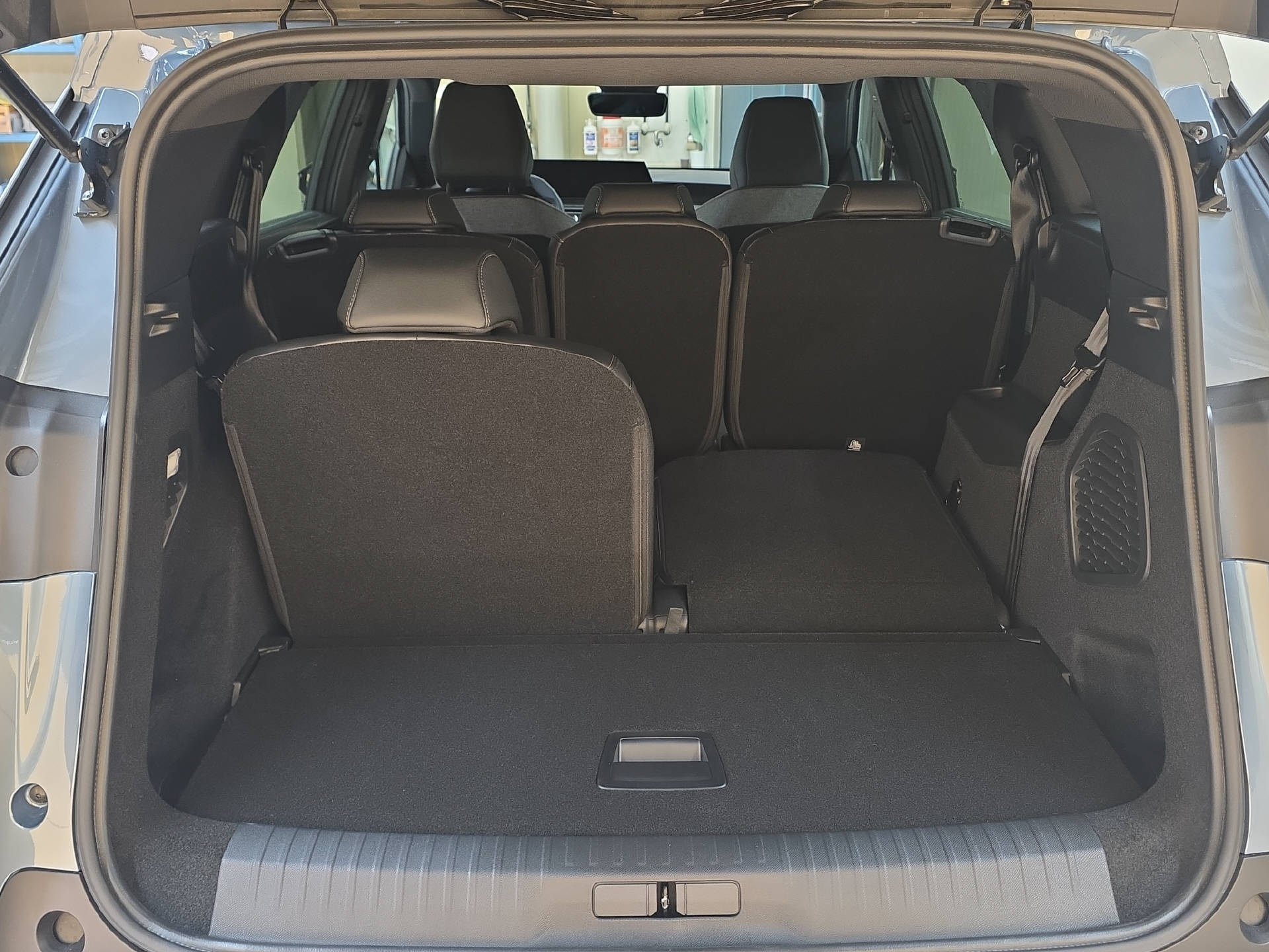 PEUGEOT 5008 1.2 Hybrid Allure Premium-image-13