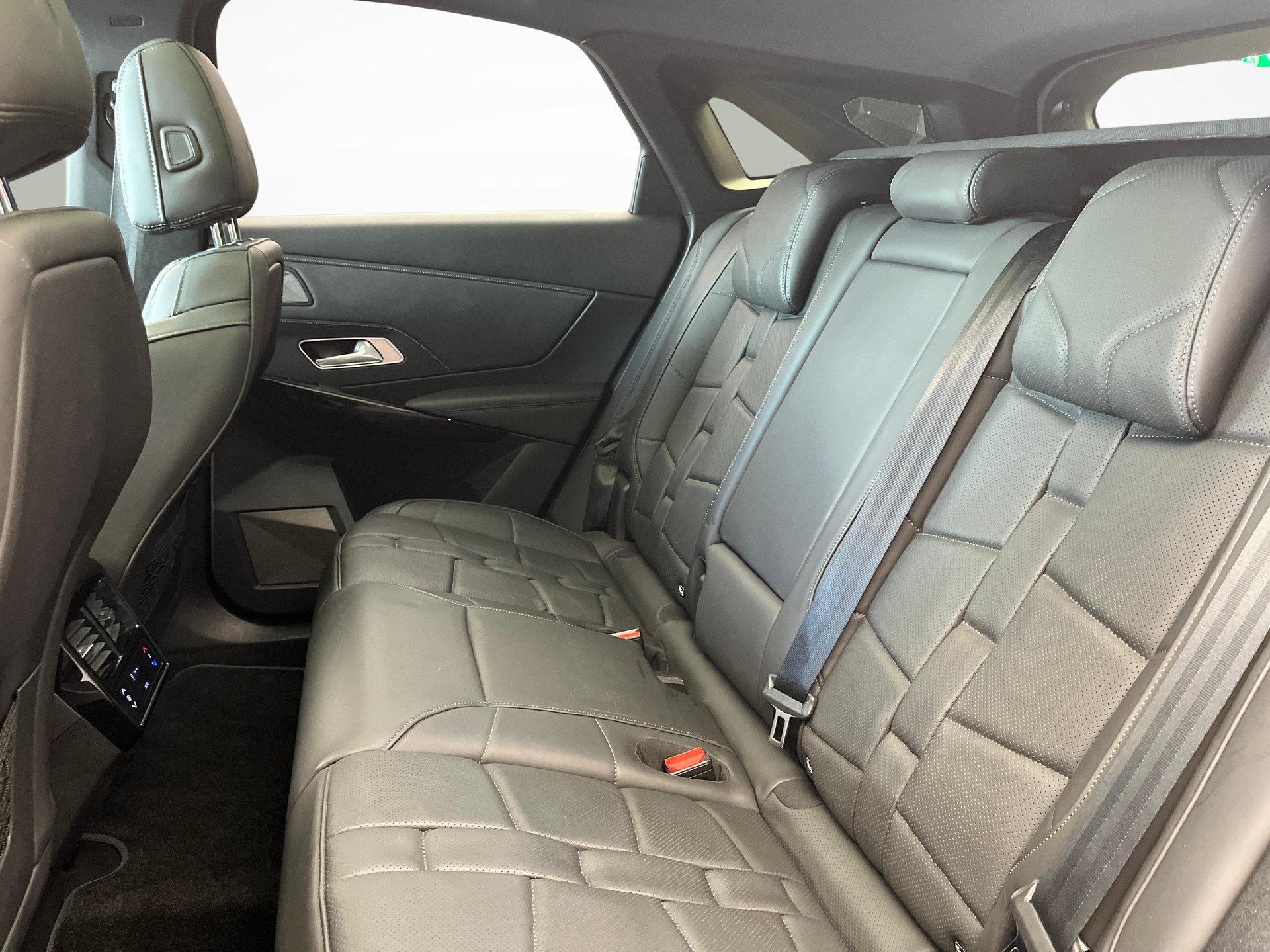 DS AUTOMOBILES 7 Crossback 1.6 E-Tense Louvre 4x4-image-11