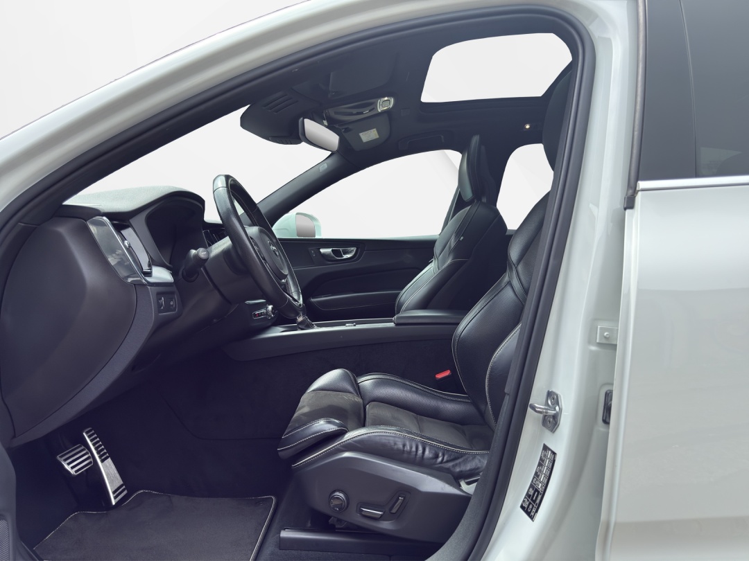 VOLVO XC60 D4 AWD R-Design Geartronic-image-8