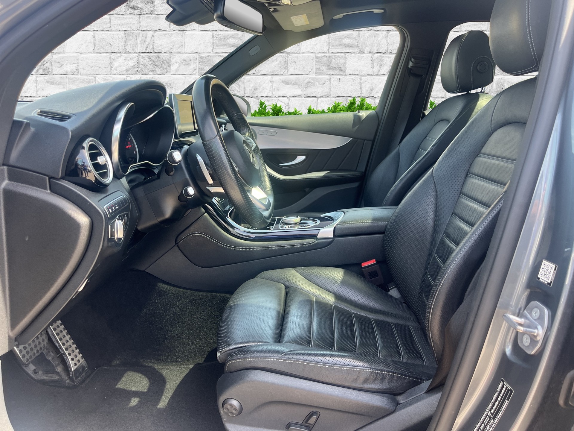 MERCEDES-BENZ GLC 350 e AMG Line 4Matic 7G-Tronic-image-13