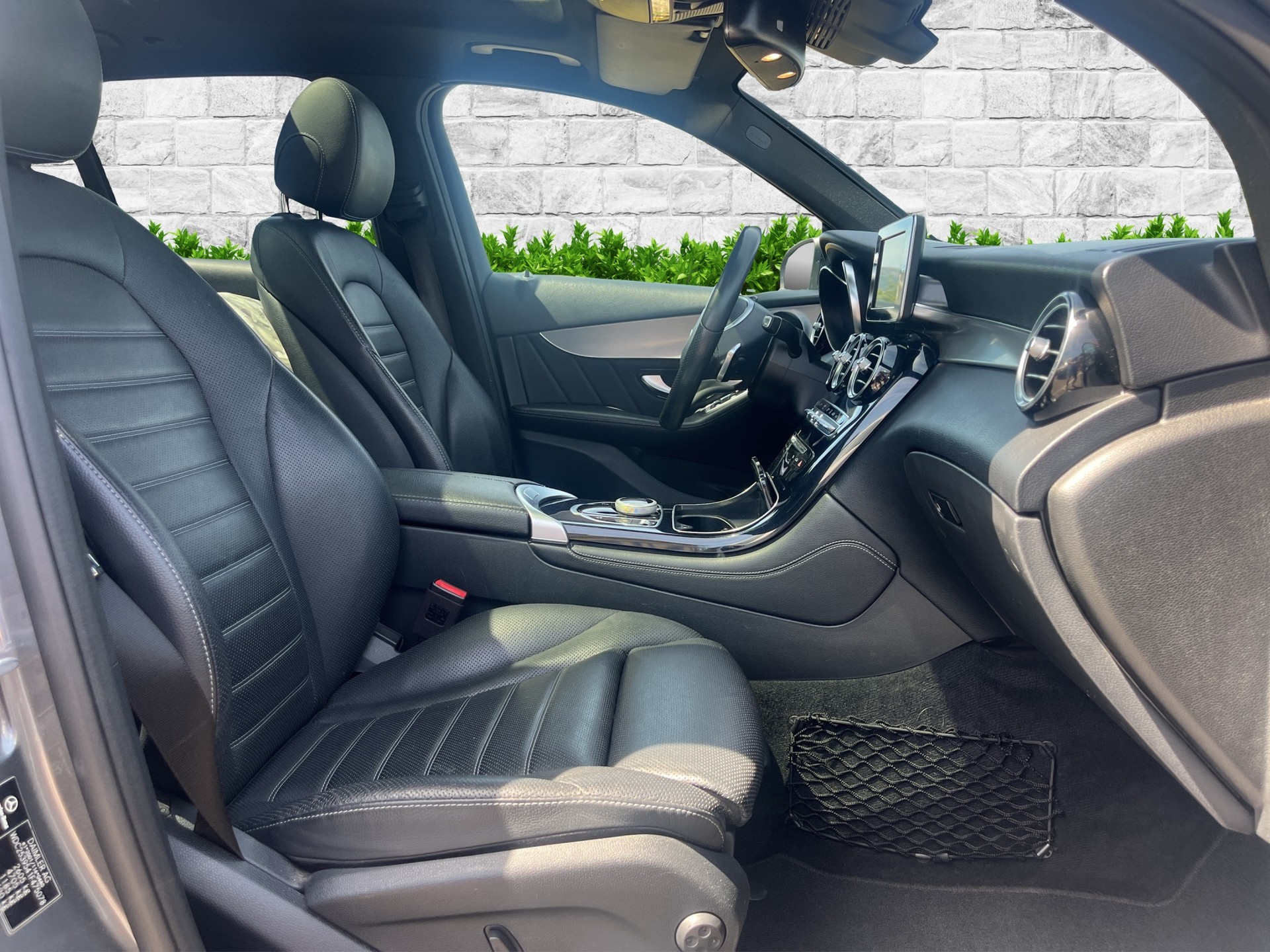 MERCEDES-BENZ GLC 350 e AMG Line 4Matic 7G-Tronic-image-14