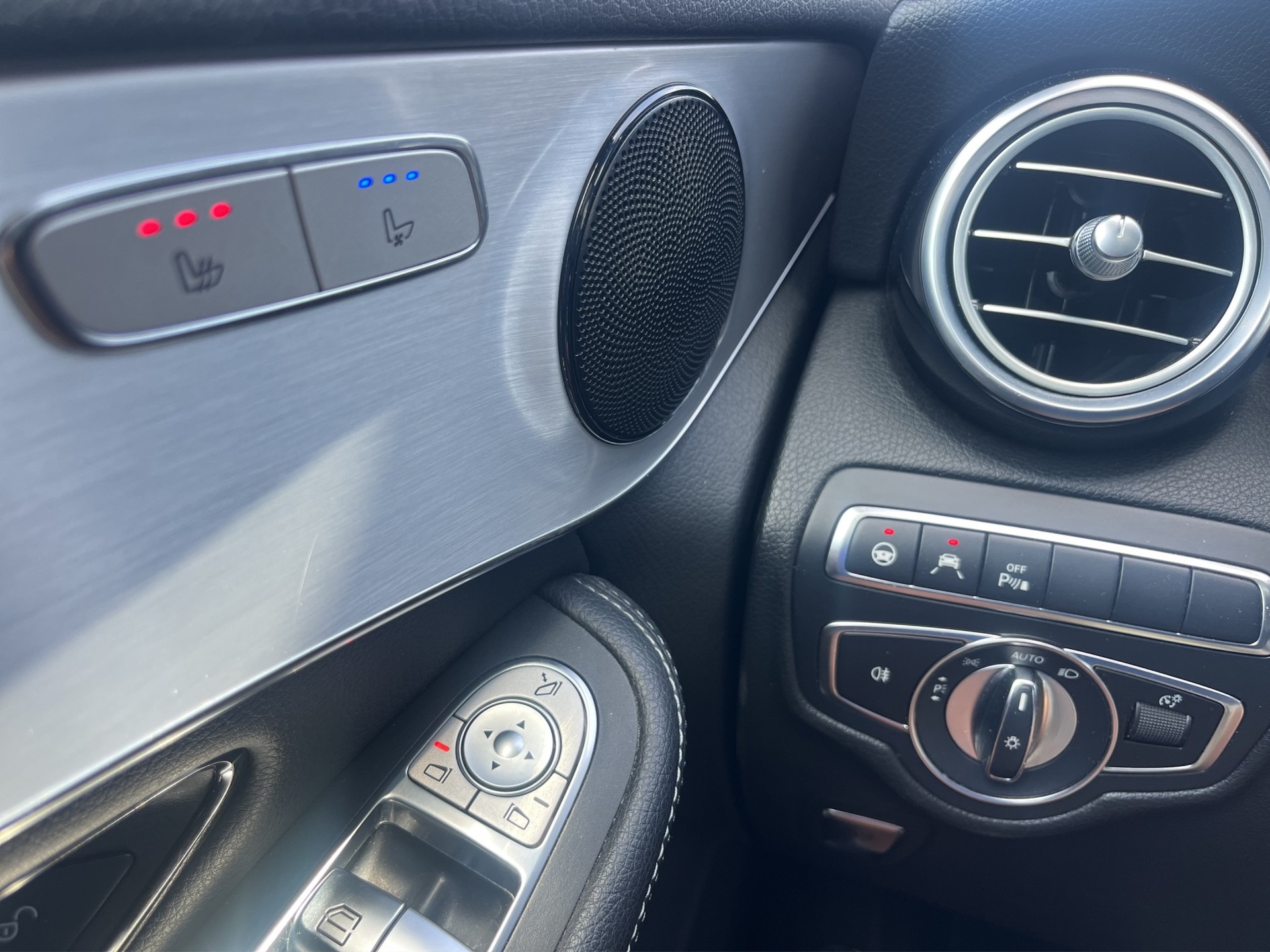 MERCEDES-BENZ GLC 350 e AMG Line 4Matic 7G-Tronic-image-11