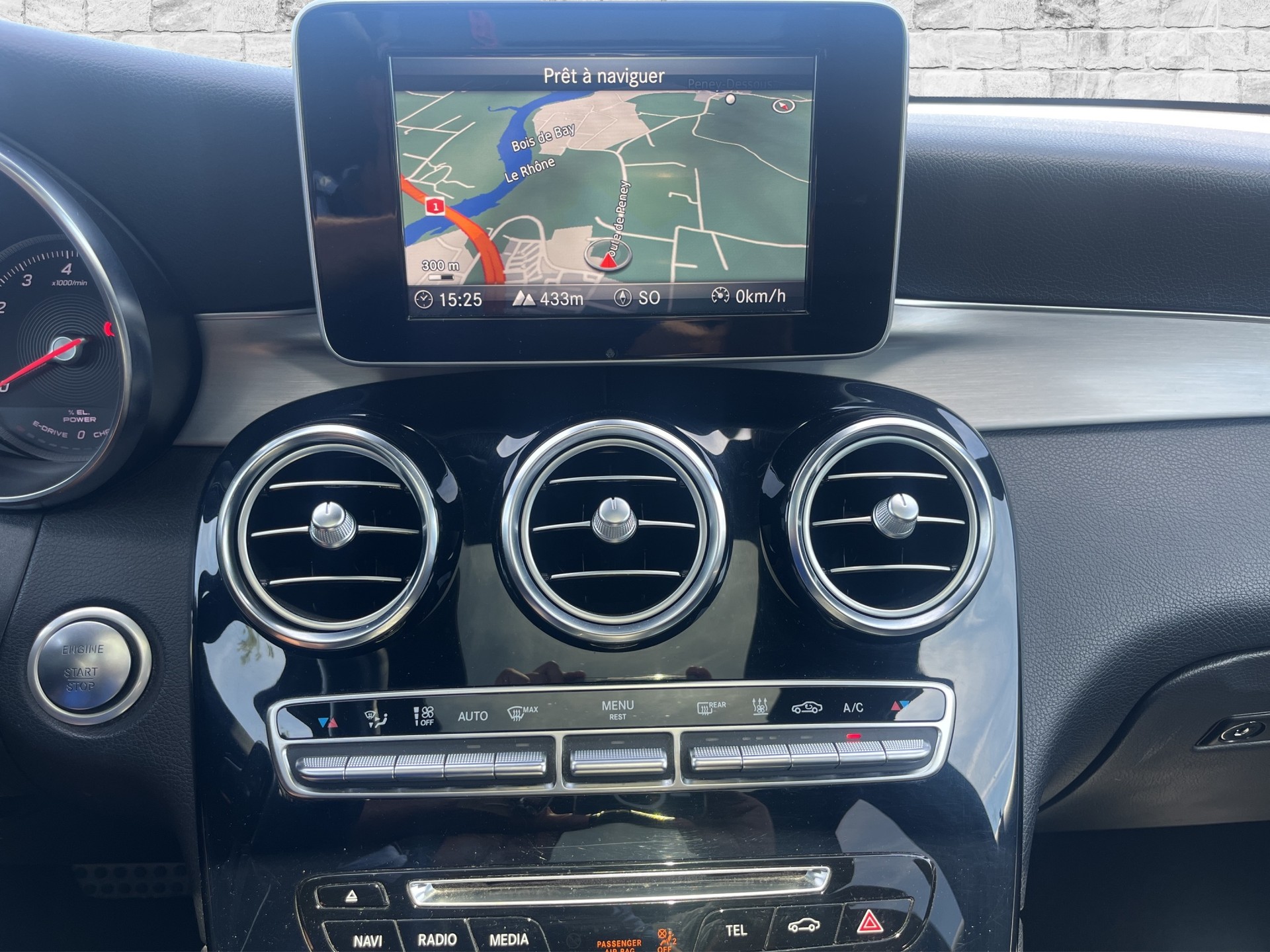 MERCEDES-BENZ GLC 350 e AMG Line 4Matic 7G-Tronic-image-10