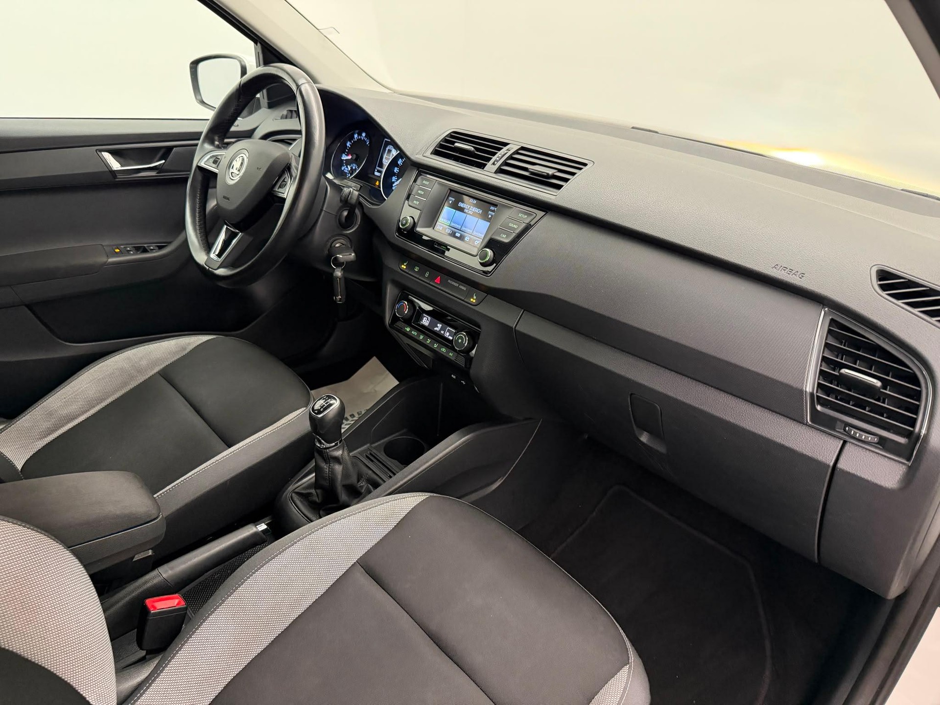 SKODA Fabia 1.2 TSI Ambition-image-9