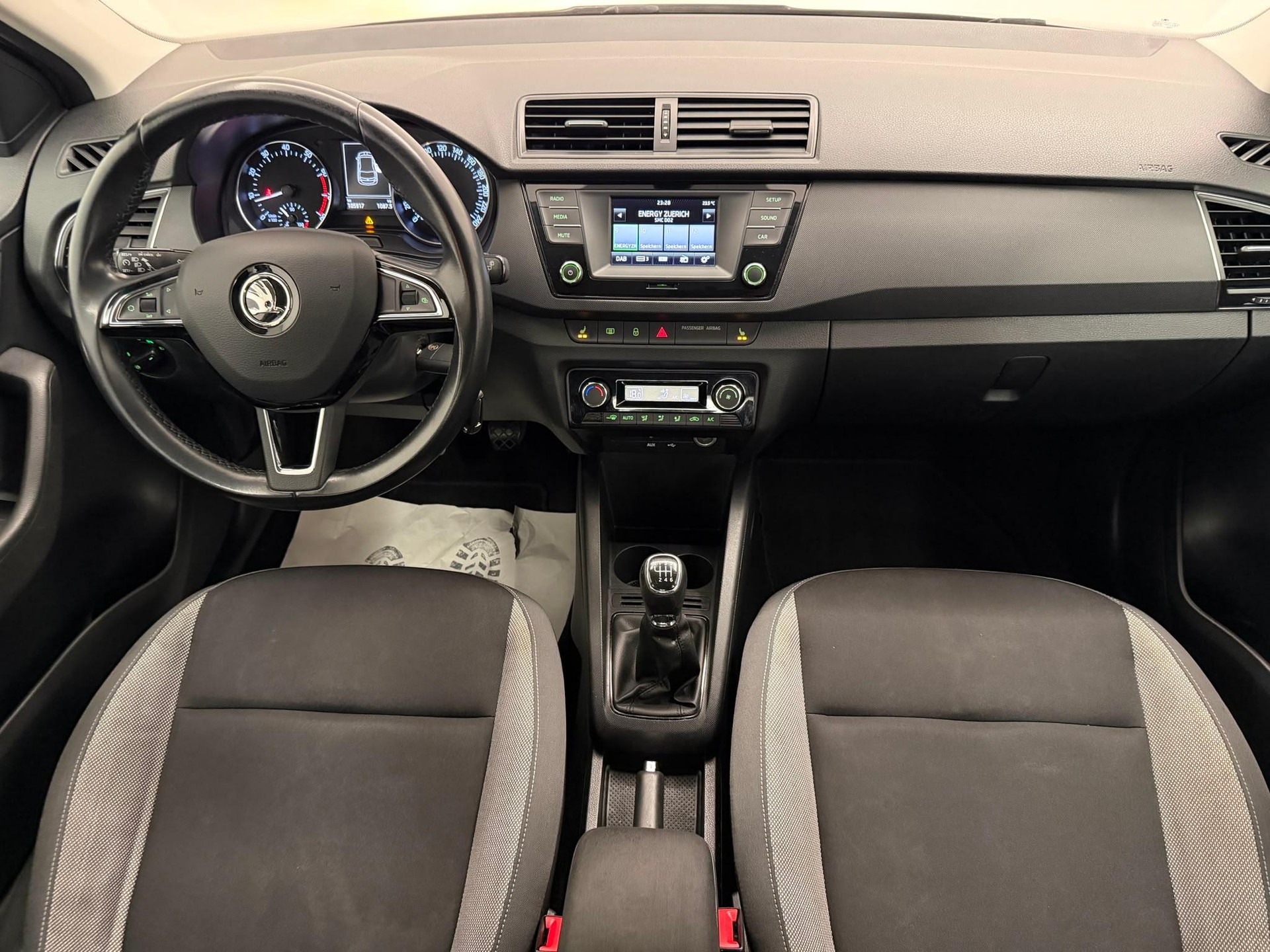 SKODA Fabia 1.2 TSI Ambition-image-12