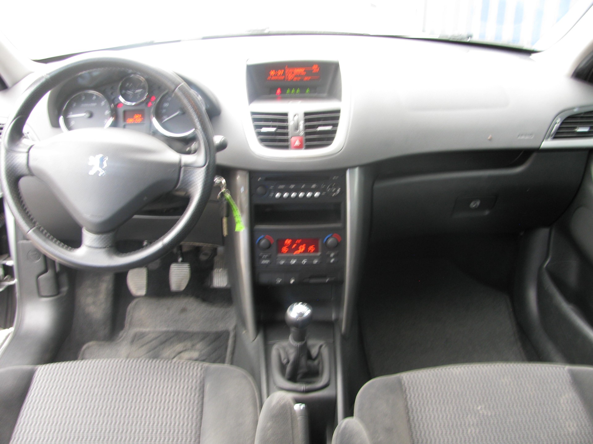 PEUGEOT 207 1.6 16V XS-image-6