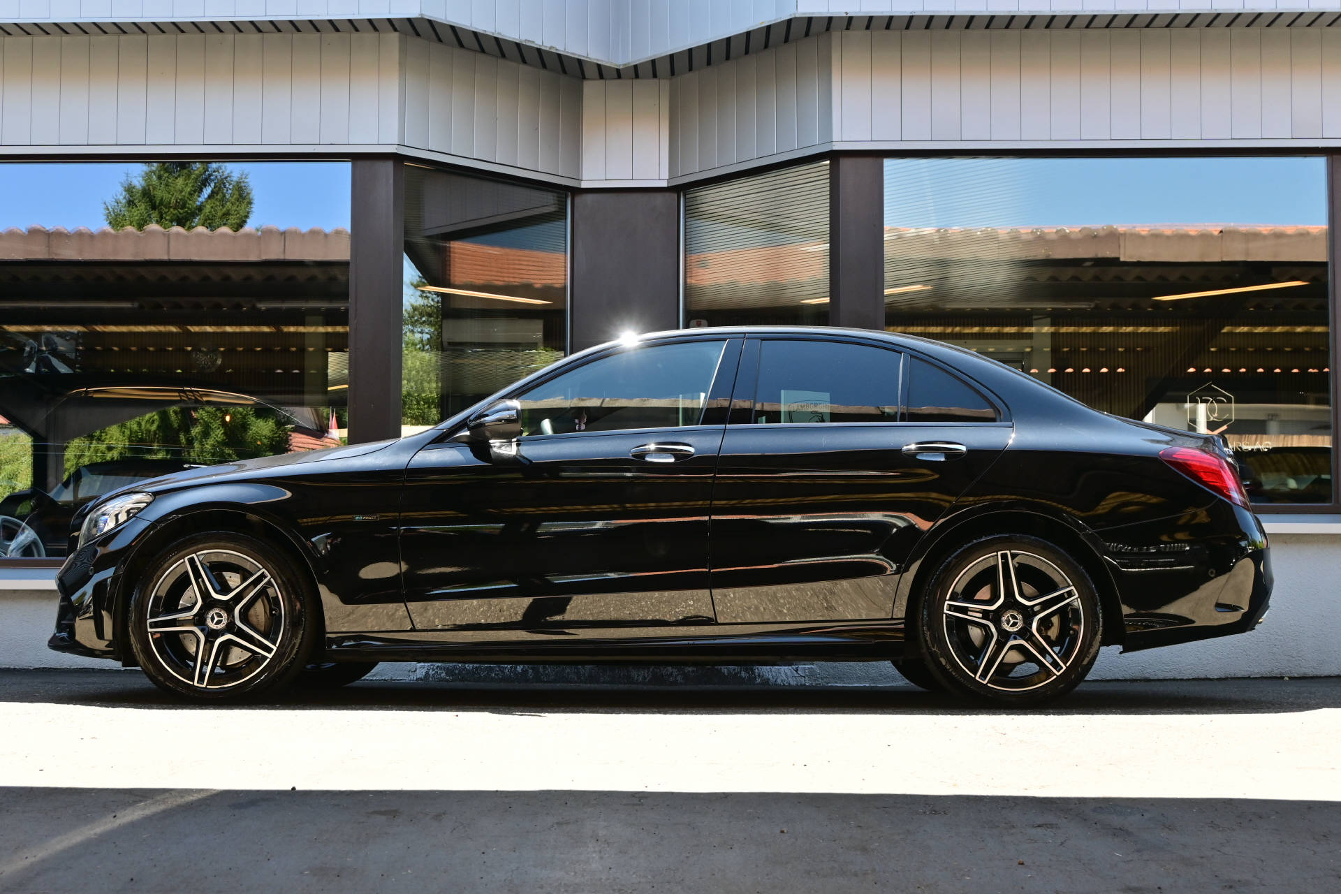MERCEDES-BENZ C 300 e AMG Line 4matic-showroom-element-3