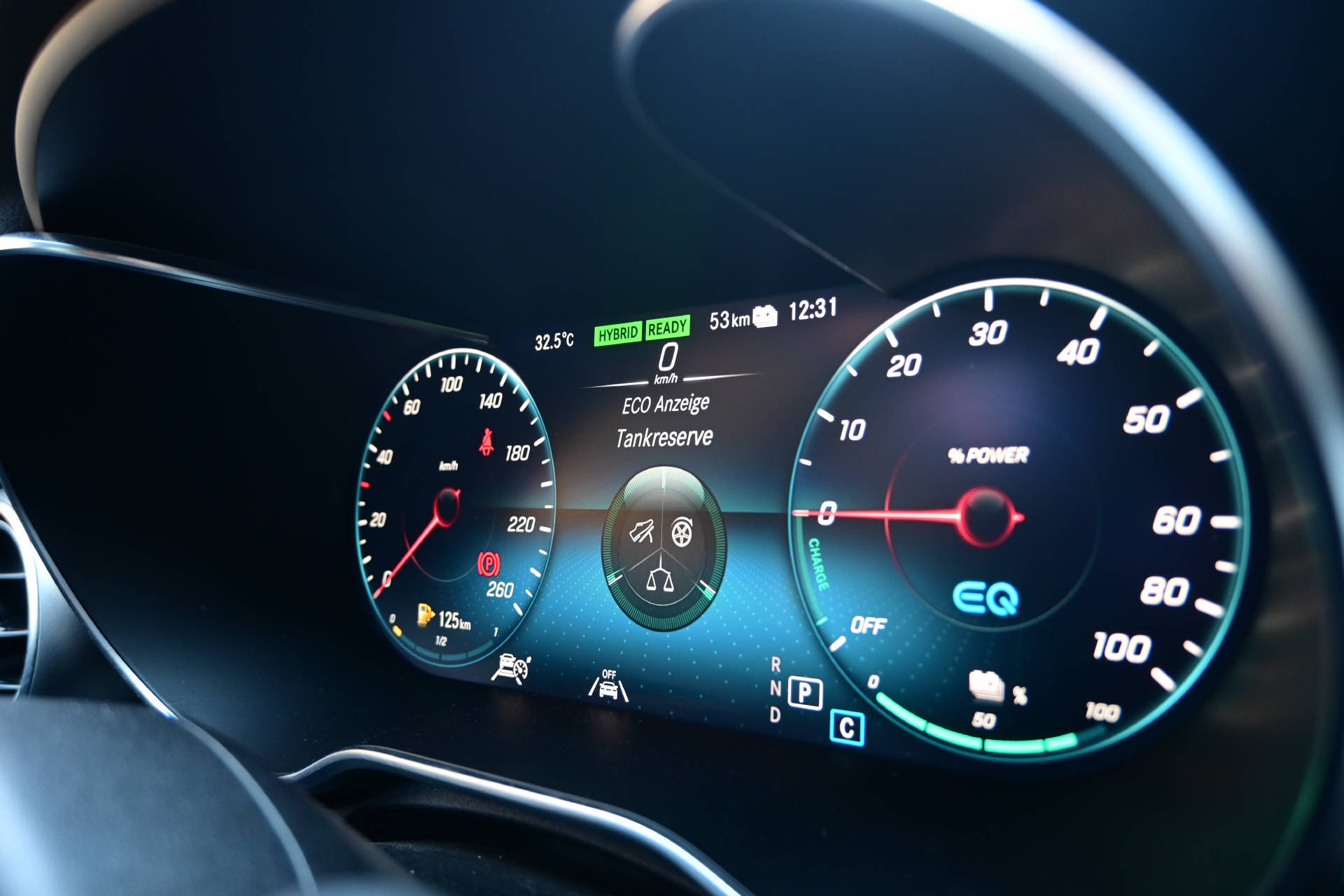 MERCEDES-BENZ C 300 e AMG Line 4matic-image-12