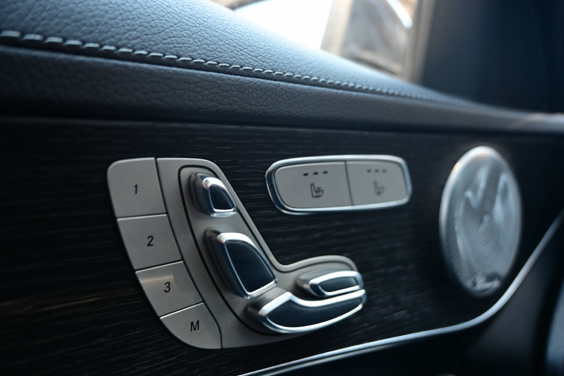 MERCEDES-BENZ C 300 e AMG Line 4matic-image-13