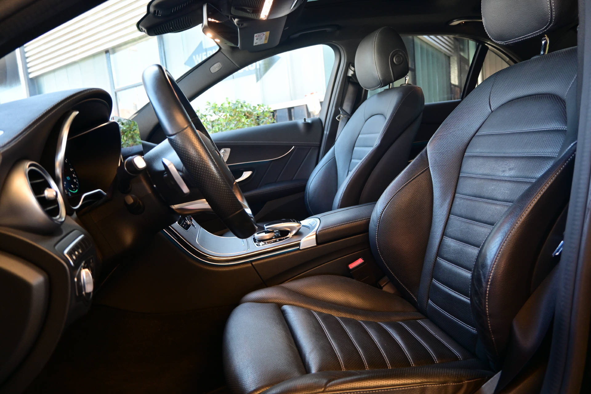 MERCEDES-BENZ C 300 e AMG Line 4matic-image-10