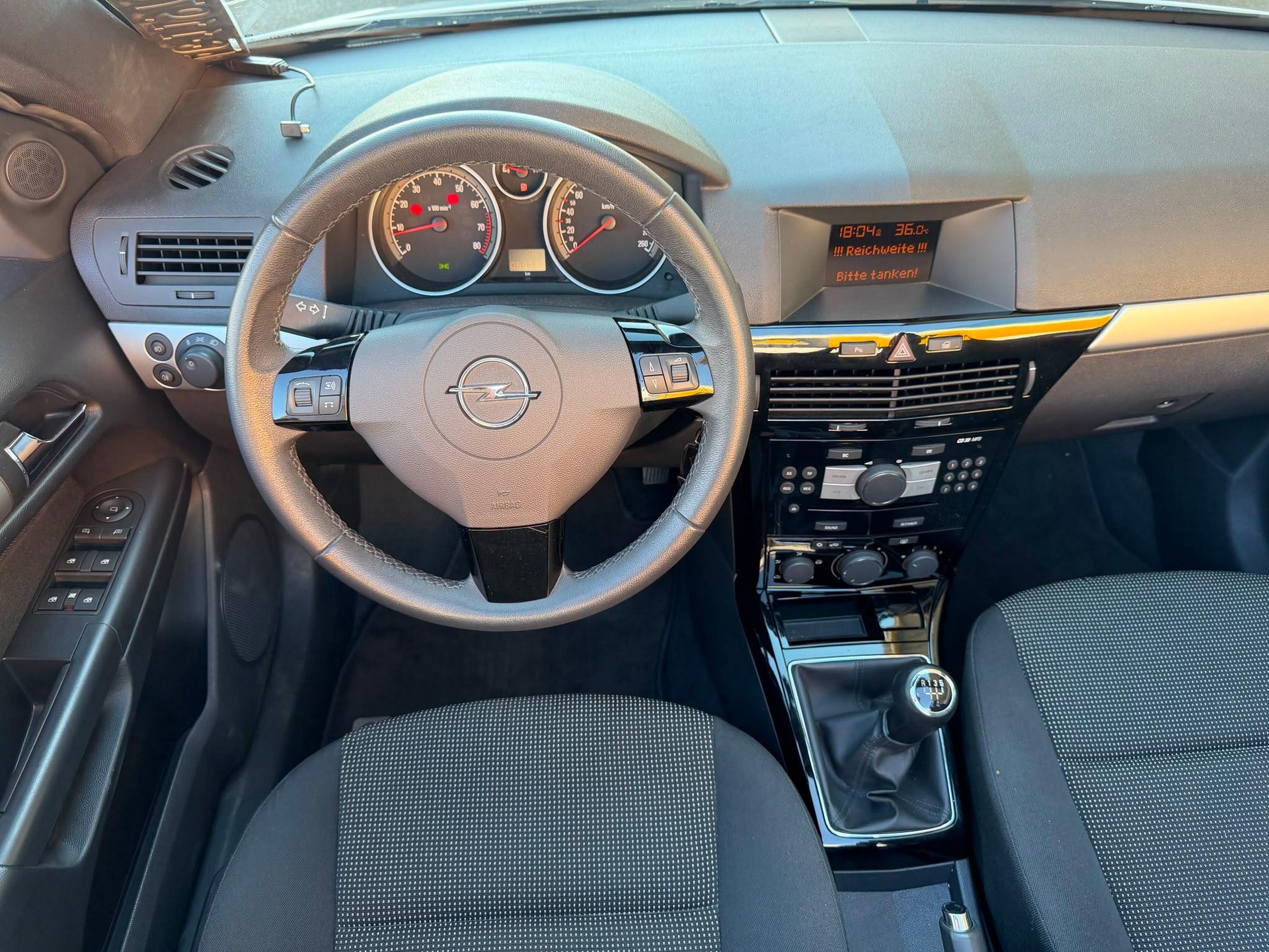 OPEL Astra TwinTop 1.8i 16V 140 Cosmo-image-8