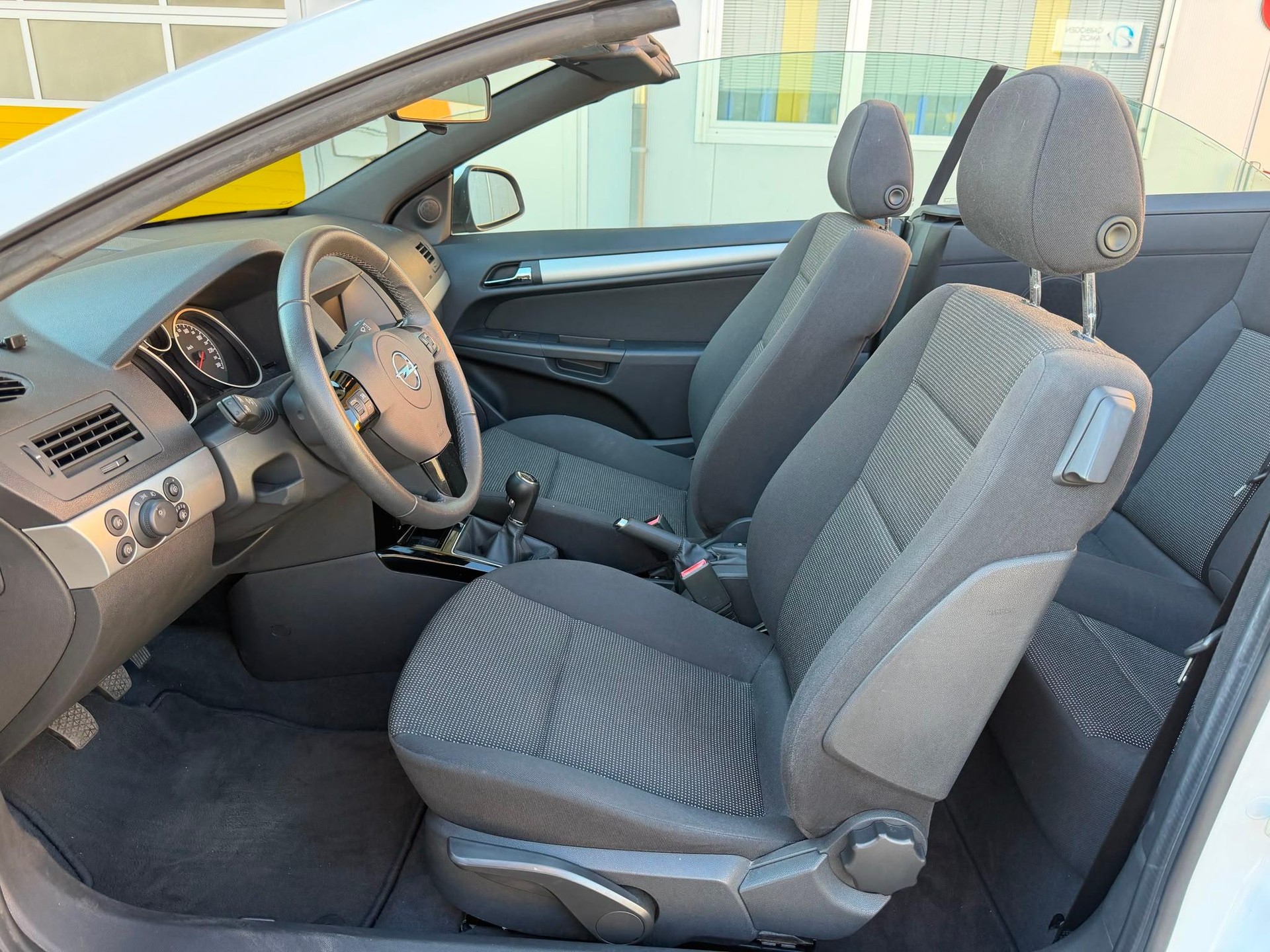 OPEL Astra TwinTop 1.8i 16V 140 Cosmo-image-17