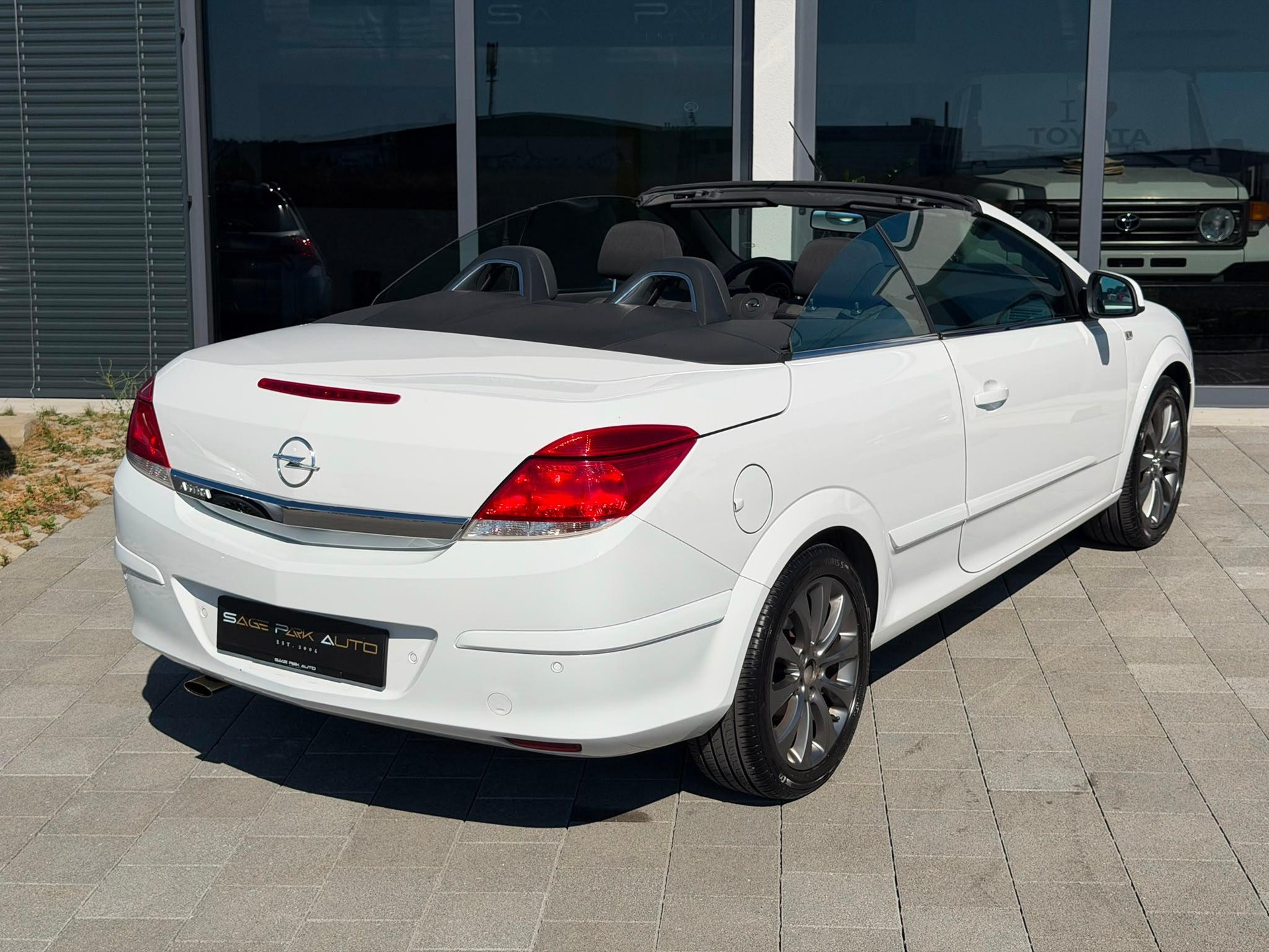 OPEL Astra TwinTop 1.8i 16V 140 Cosmo-image-4