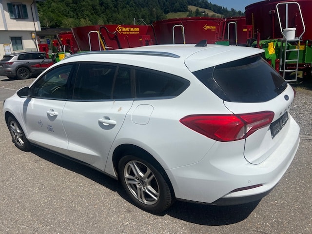 FORD Focus 1.0 SCTi Cool Connect Automatic-image-8