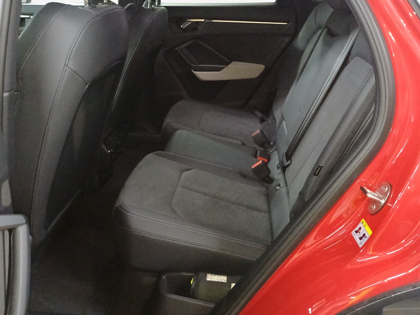 AUDI Q3 Sportback 40 TFSI S line quattro S-tronic-image-11