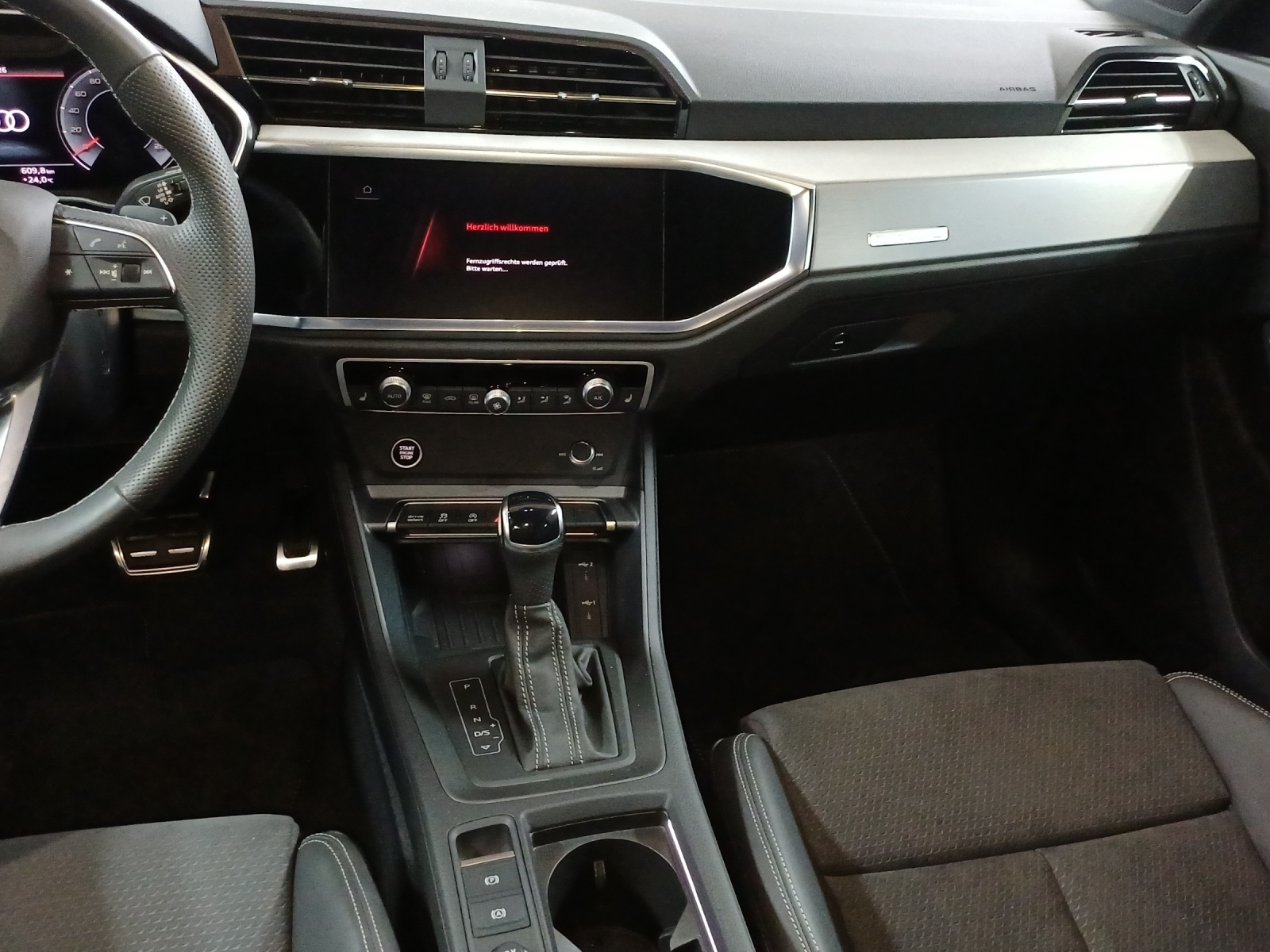 AUDI Q3 Sportback 40 TFSI S line quattro S-tronic-image-10