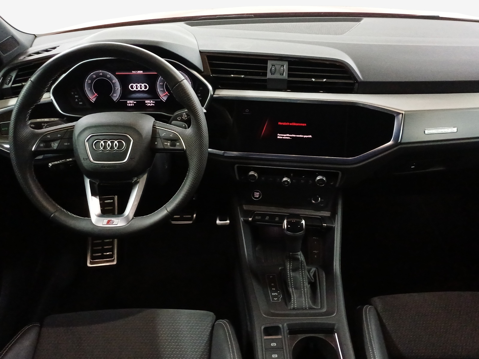 AUDI Q3 Sportback 40 TFSI S line quattro S-tronic-image-8