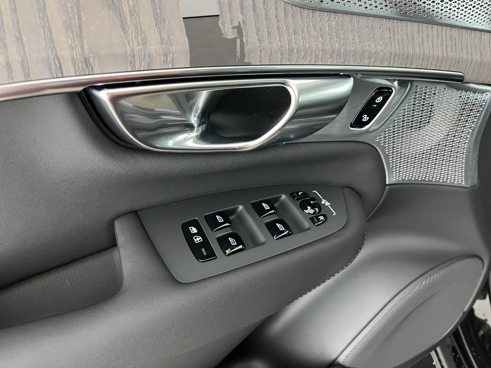 VOLVO XC90 2.0 T8 TE Ultra Dark eAWD-image-16