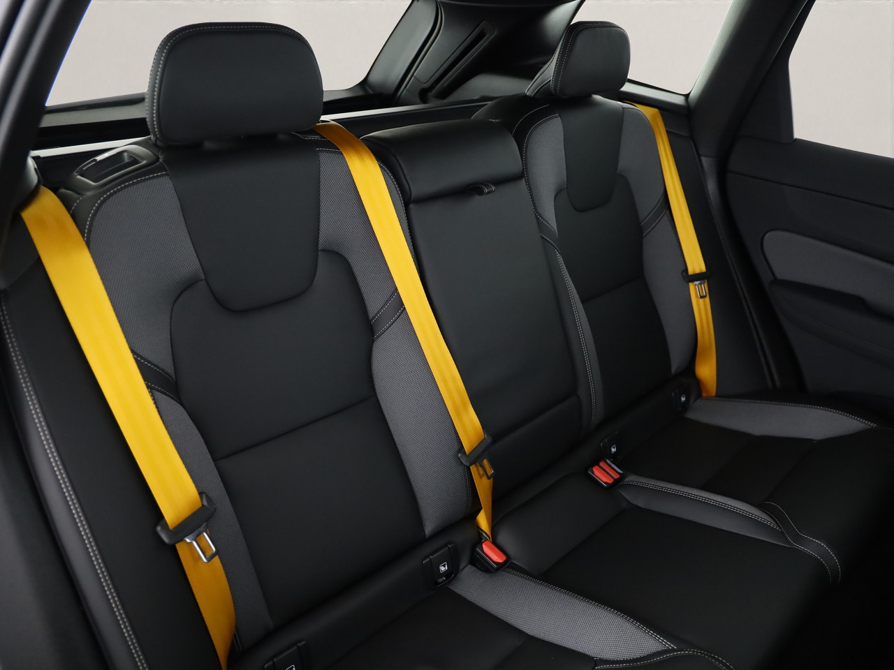 VOLVO XC60 2.0 T8 TE Polestar eAWD-image-5