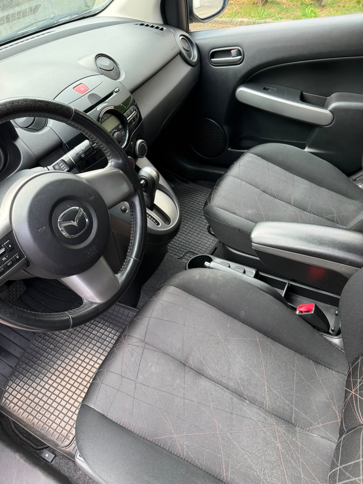 MAZDA 2 1.5i 16V Exclusive Automatic-image-4