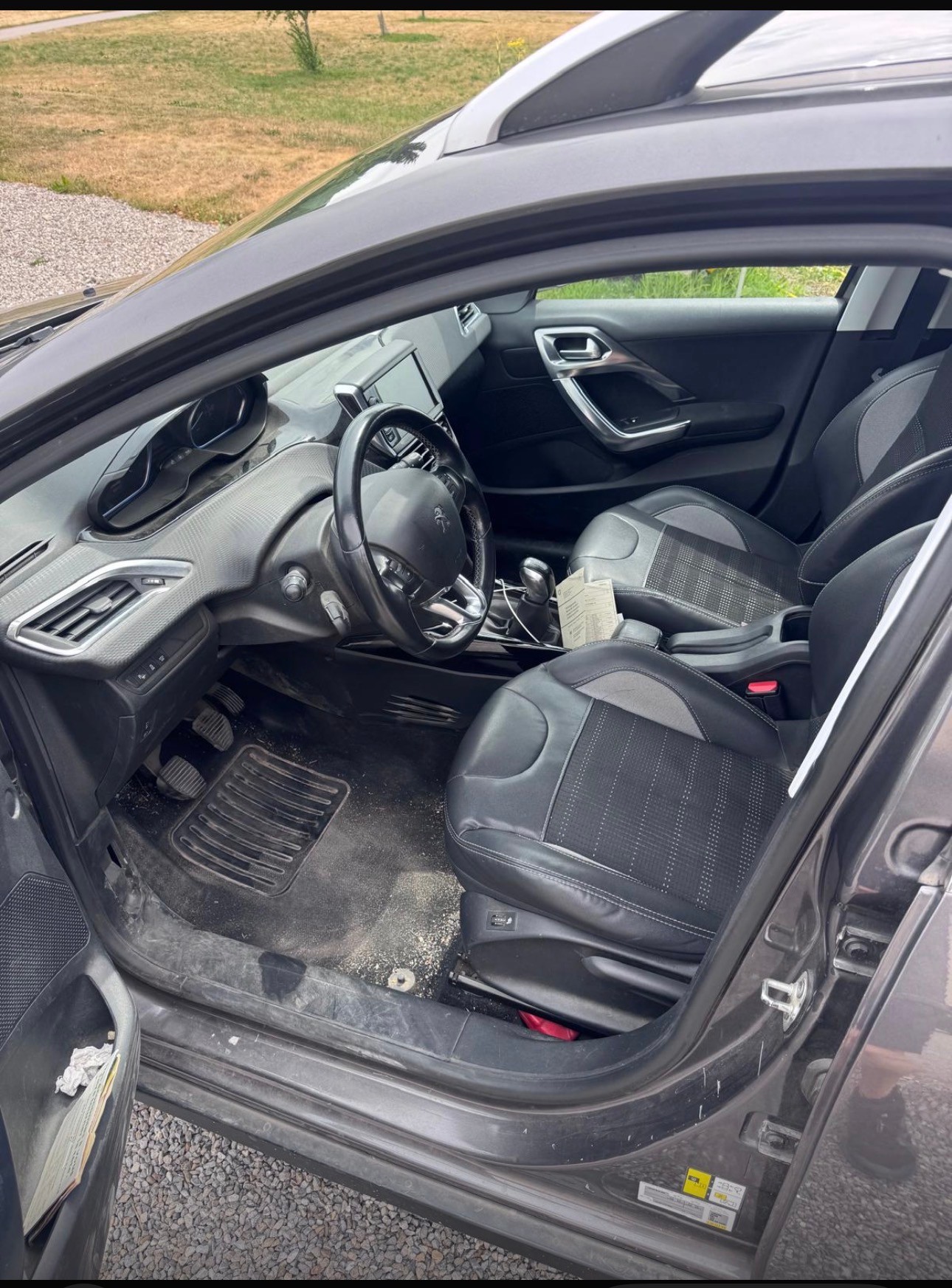 PEUGEOT 2008 1.2 PureTech Allure-image-4
