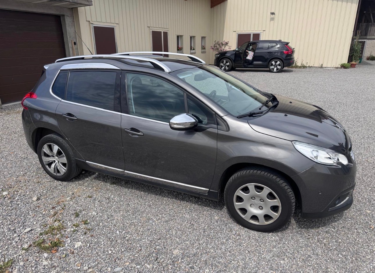 PEUGEOT 2008 1.2 PureTech Allure-image-1
