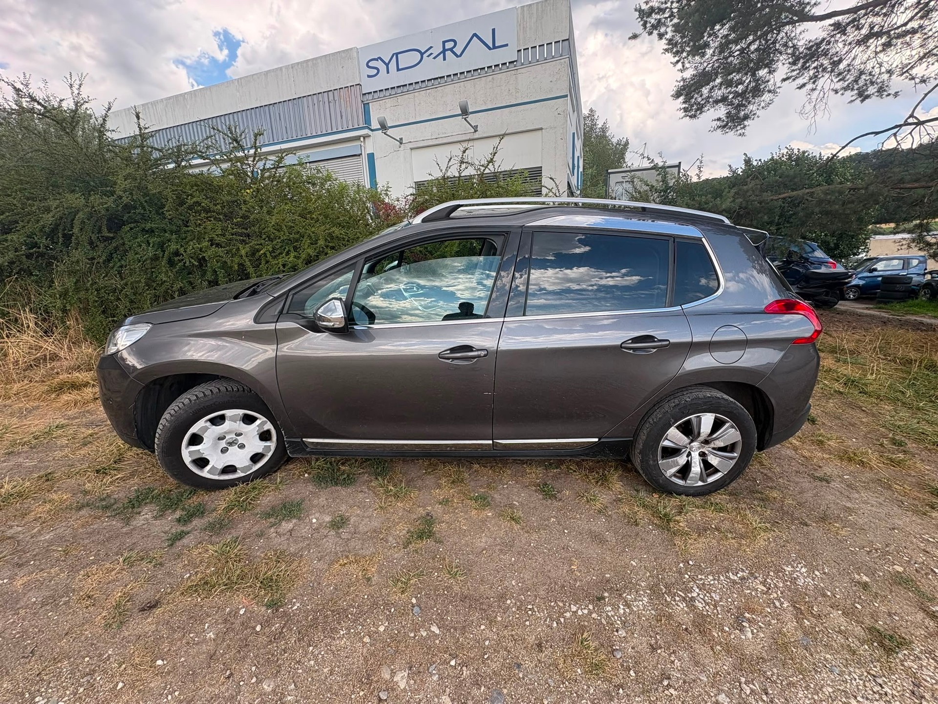 PEUGEOT 2008 1.2 PureTech Allure-image-8