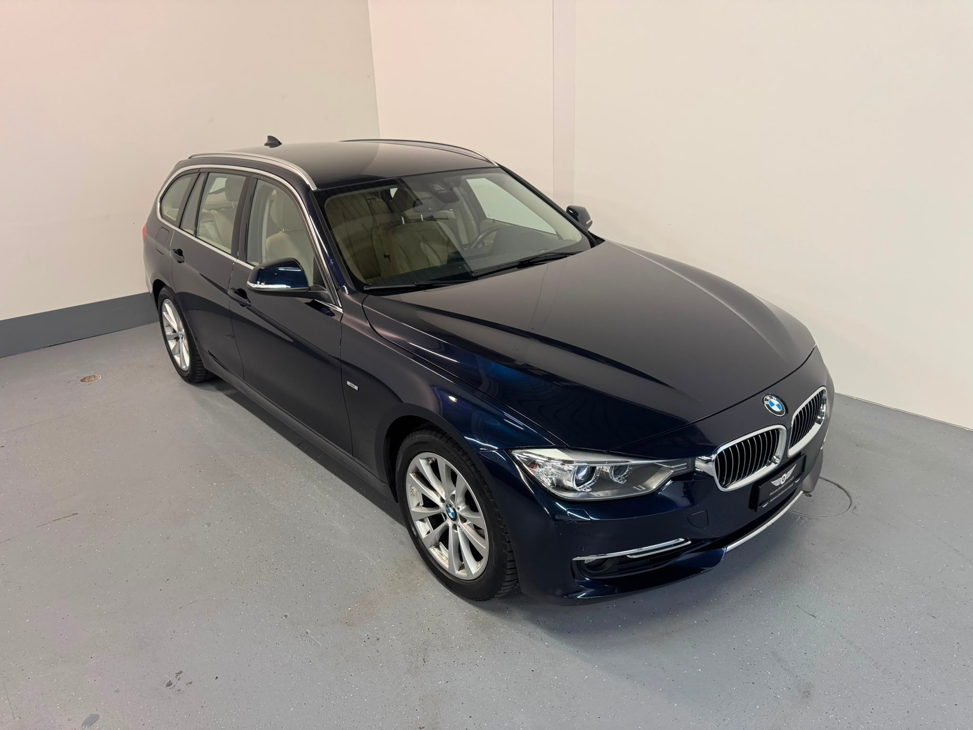 BMW 328i xDrive Touring Modern Line Steptronic-image-0