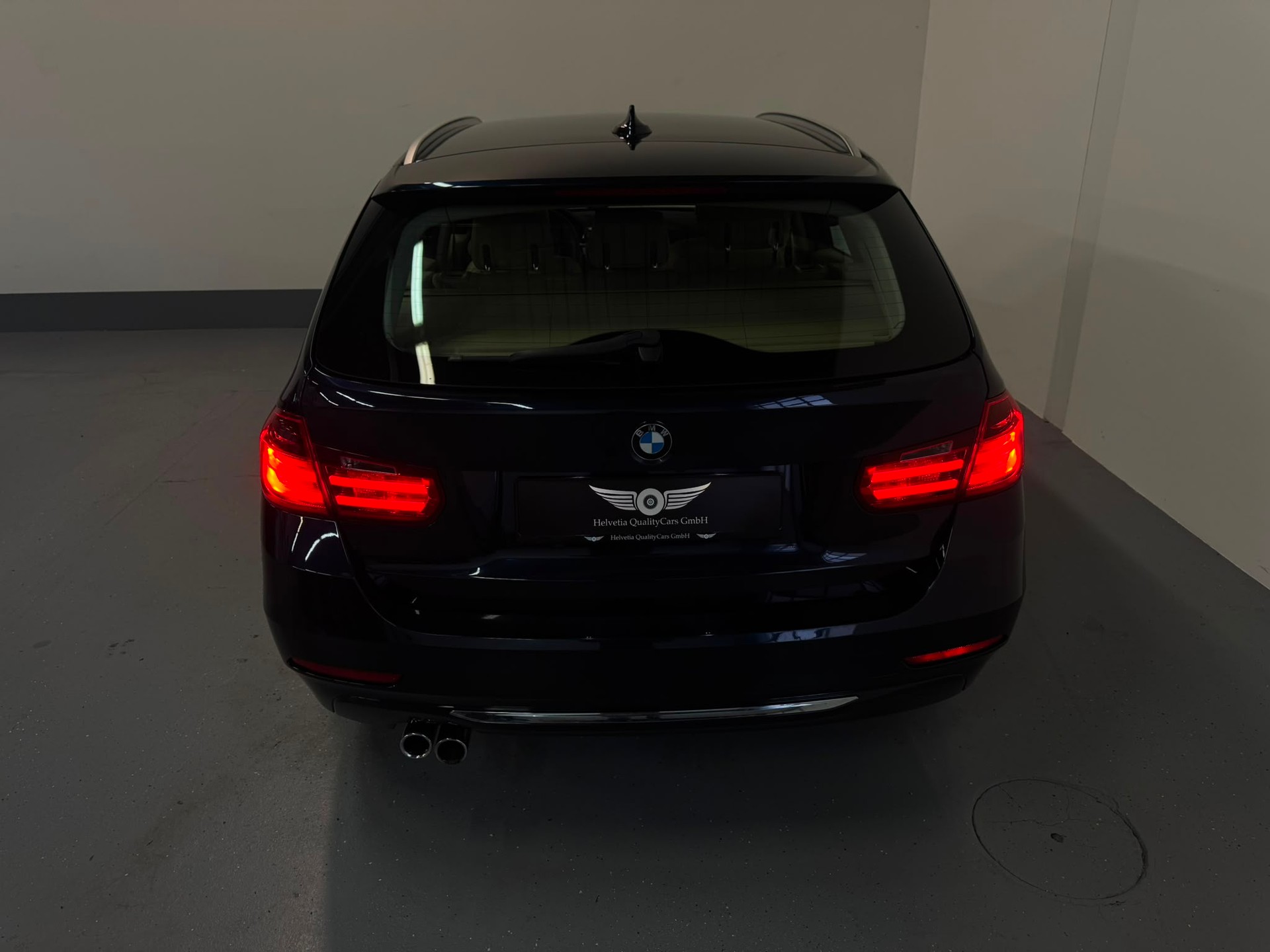 BMW 328i xDrive Touring Modern Line Steptronic-image-11
