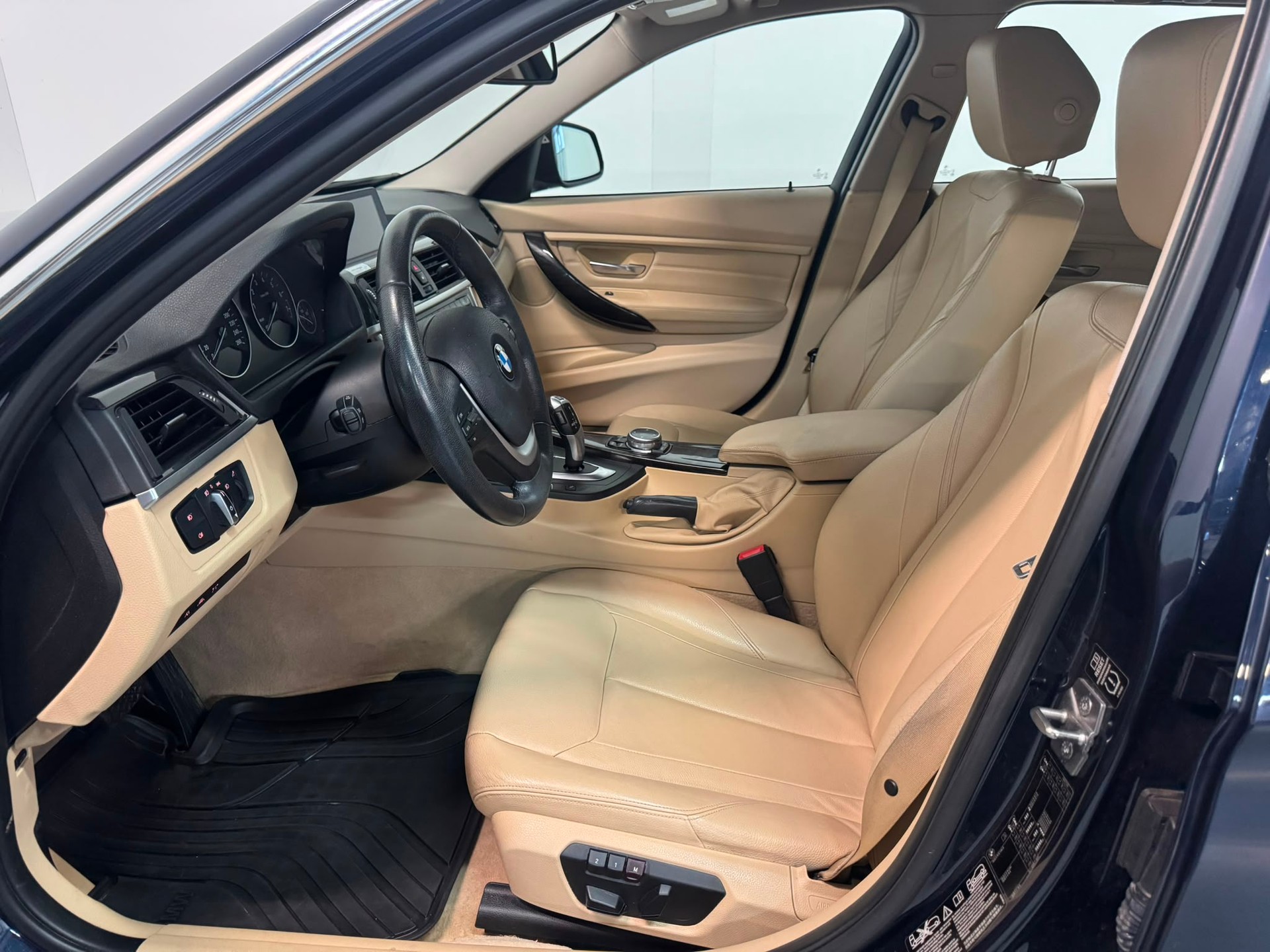 BMW 328i xDrive Touring Modern Line Steptronic-image-13