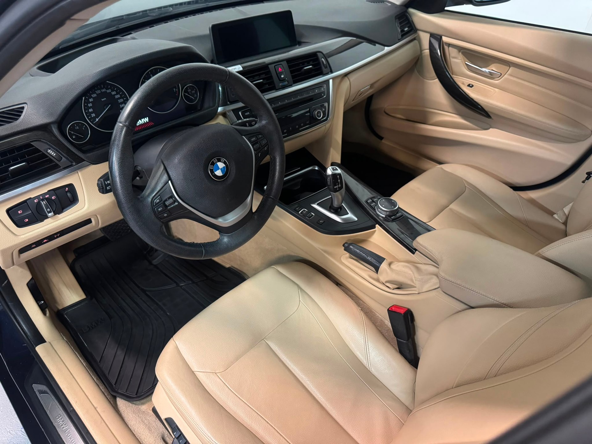 BMW 328i xDrive Touring Modern Line Steptronic-image-12