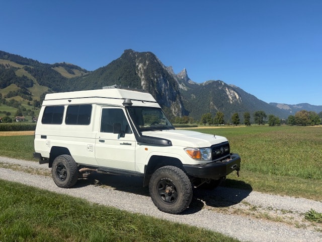 TOYOTA HZJ 78 Buschtaxi-image-0