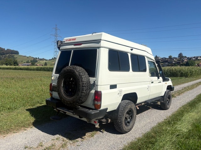 TOYOTA HZJ 78 Buschtaxi-image-2