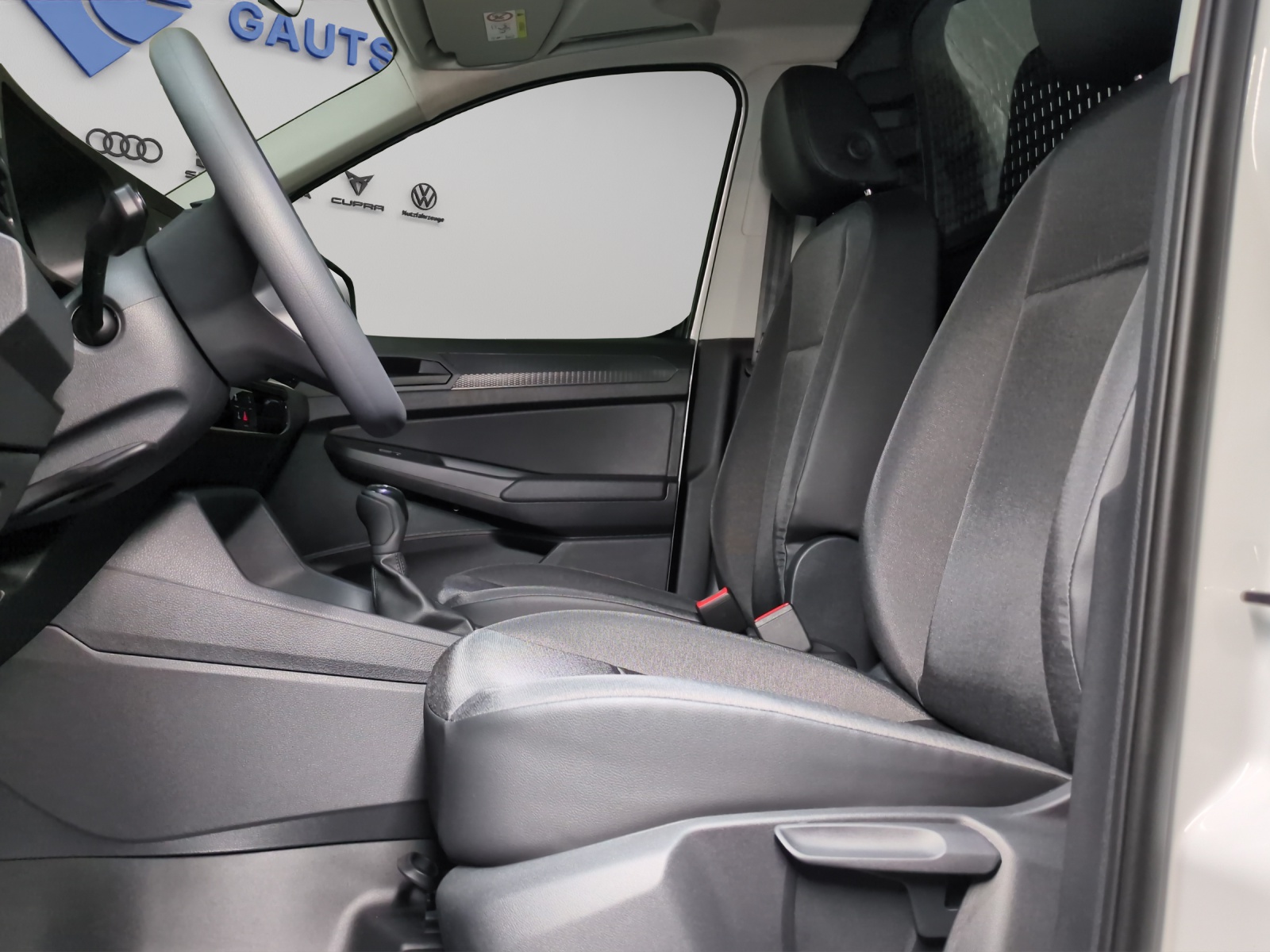 VW Caddy Cargo 2.0TDI-image-5