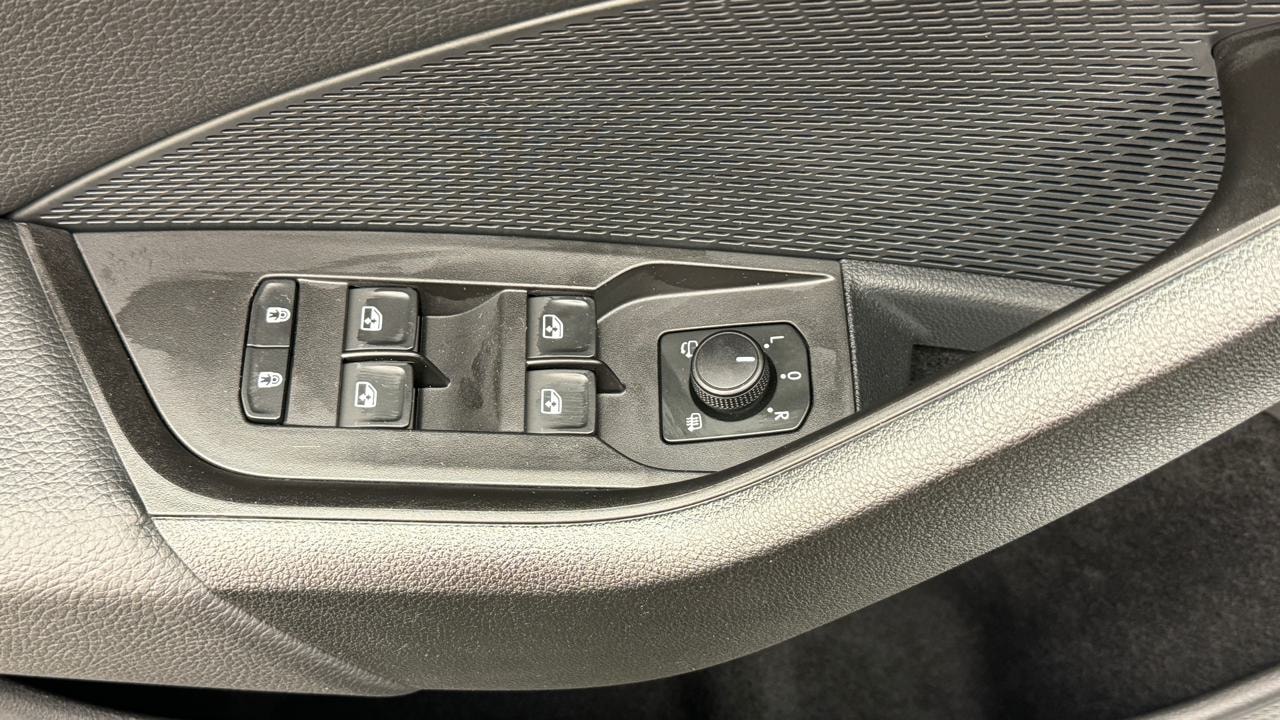 SKODA Octavia Combi 2.0 TDI DSG Selection-image-8