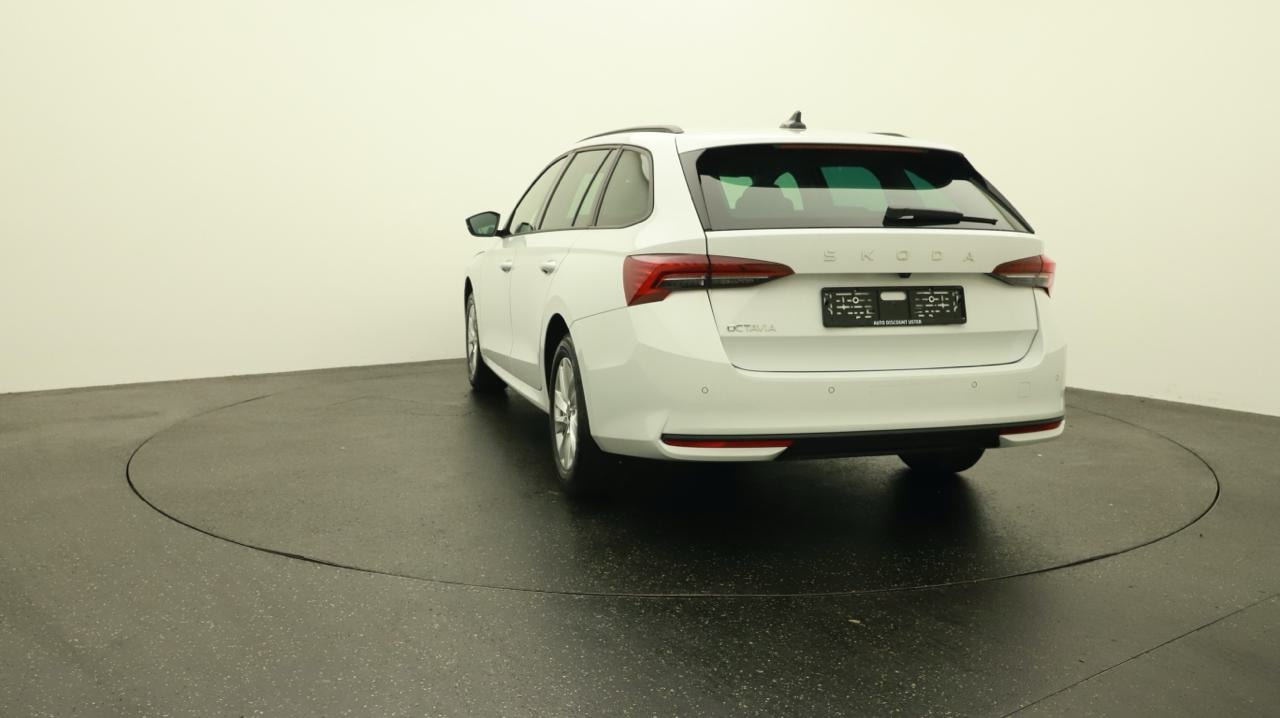 SKODA Octavia Combi 2.0 TDI DSG Selection-showroom-element-3
