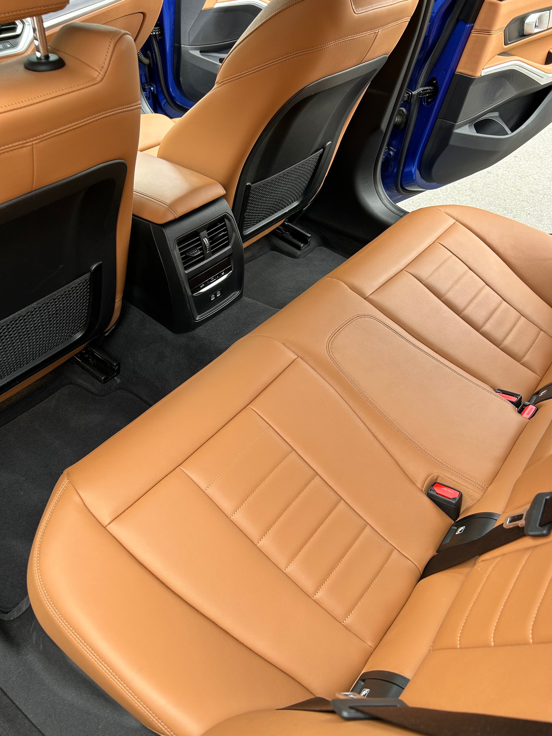 BMW 330e xDrive M Touring-image-4