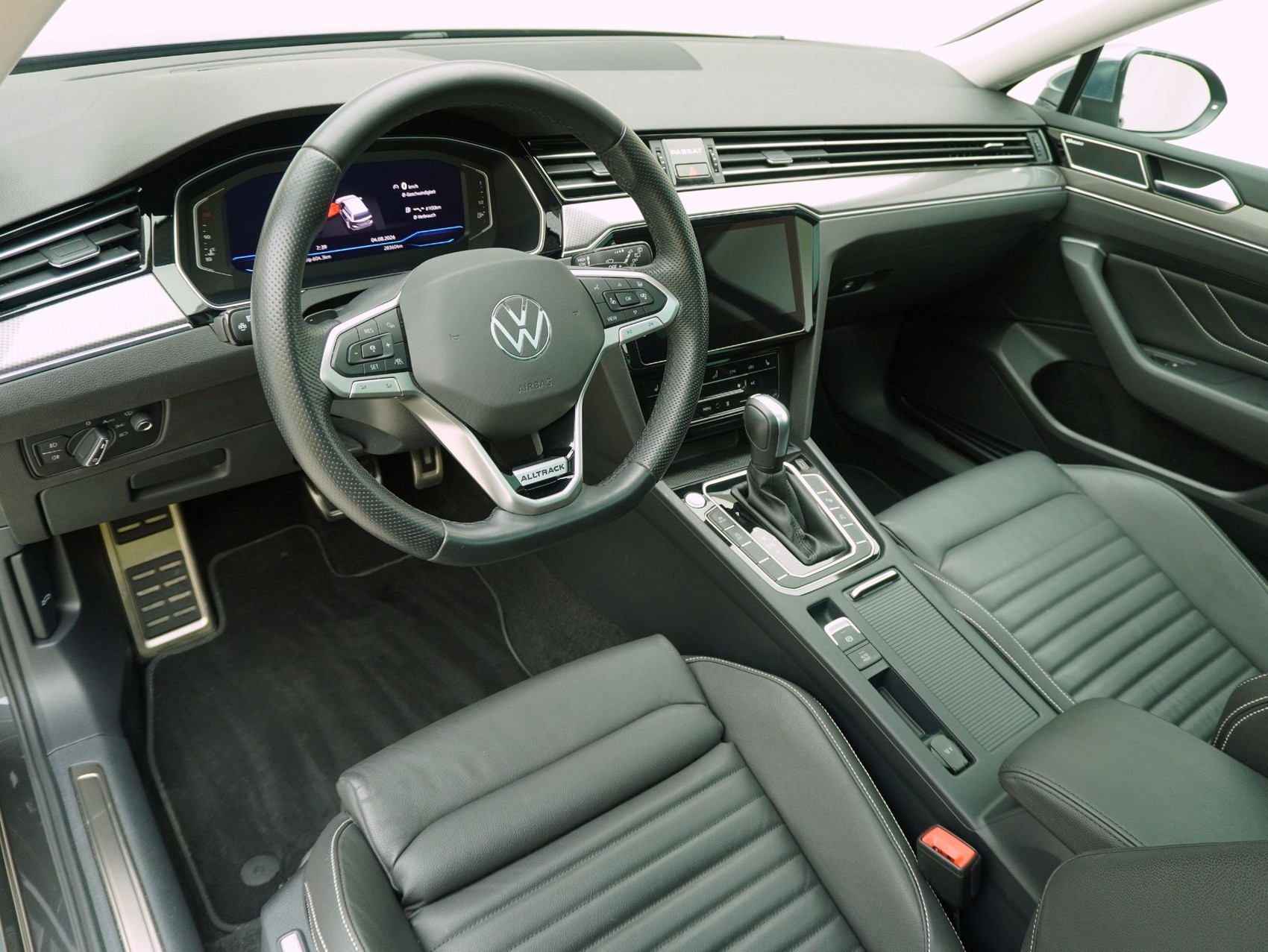 VW Passat Variant 2.0 TDI DSG Alltrack 4Motion-image-10