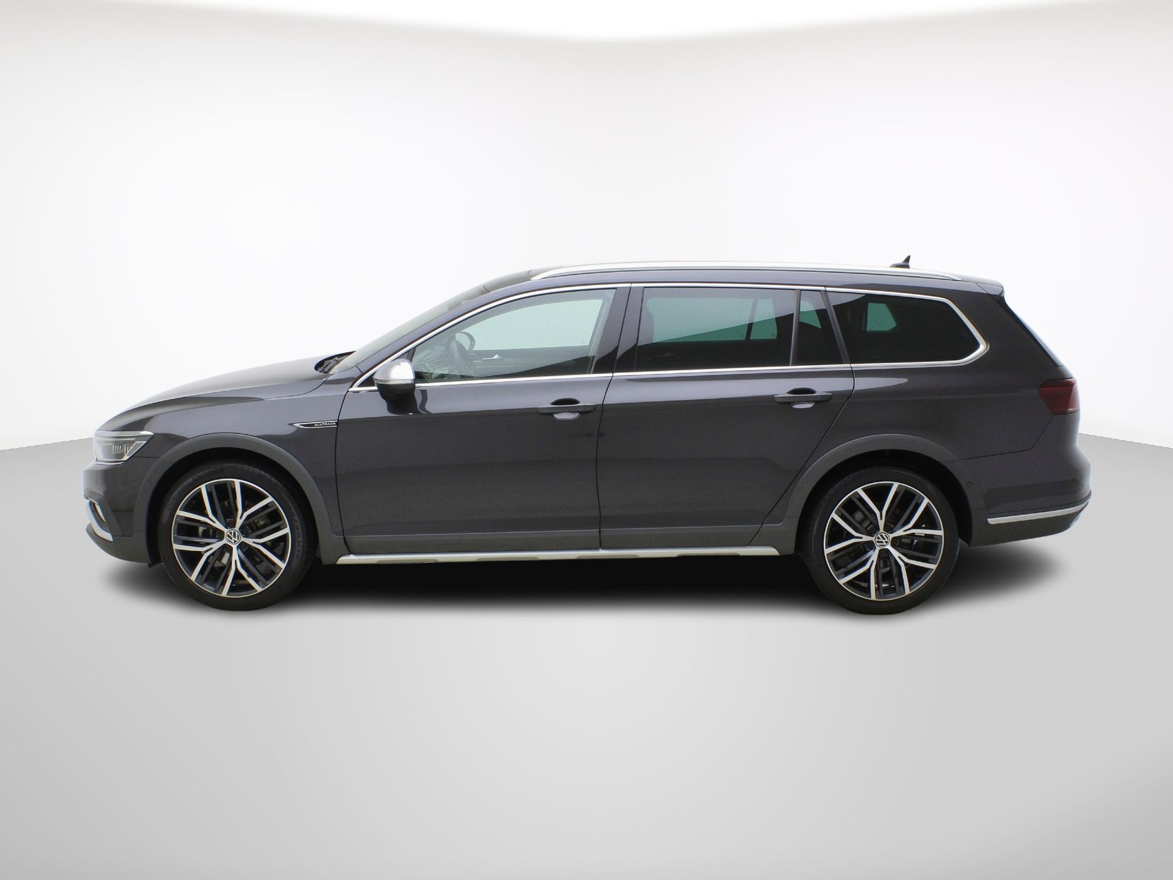 VW Passat Variant 2.0 TDI DSG Alltrack 4Motion-image-2
