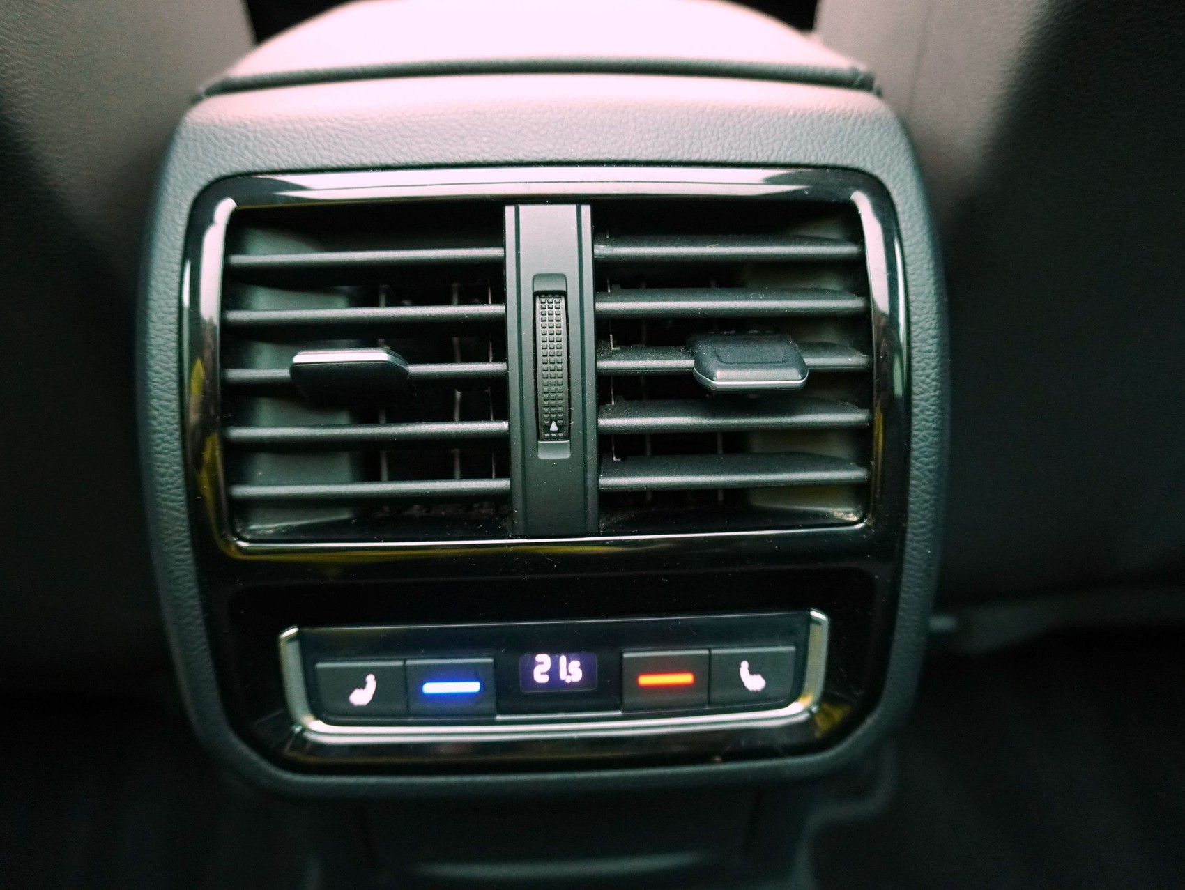 VW Passat Variant 2.0 TDI DSG Alltrack 4Motion-image-12