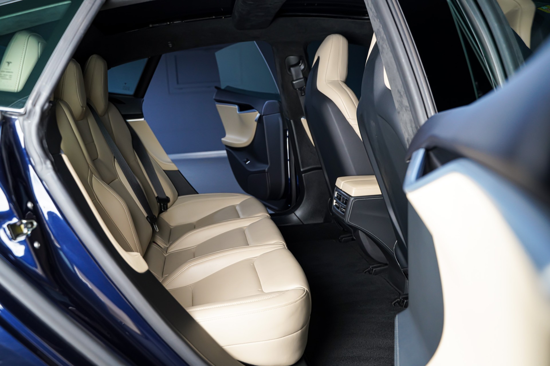 TESLA Model S 85 D Free Supercharging-image-12