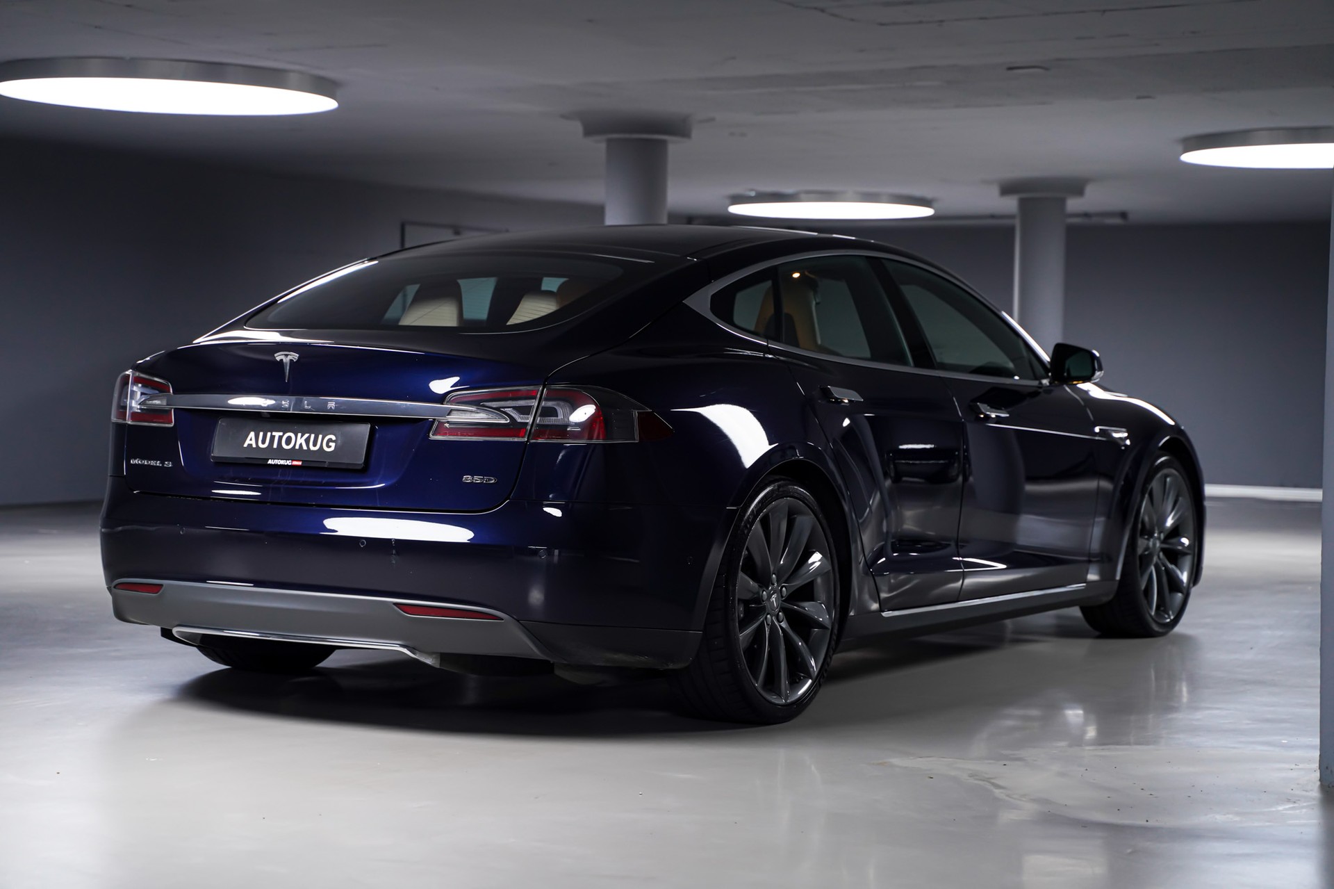 TESLA Model S 85 D Free Supercharging-showroom-element-3