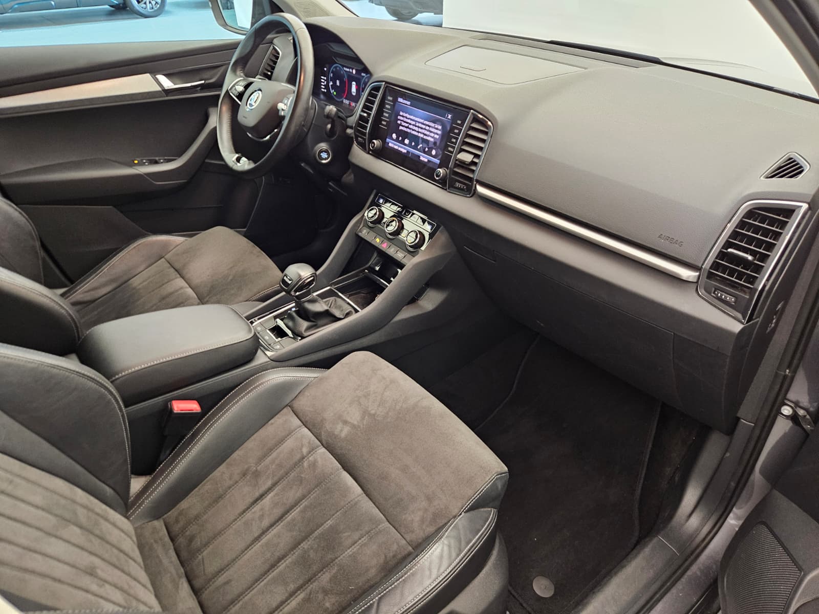 SKODA Karoq 1.5 TSI Ambition DSG-image-11