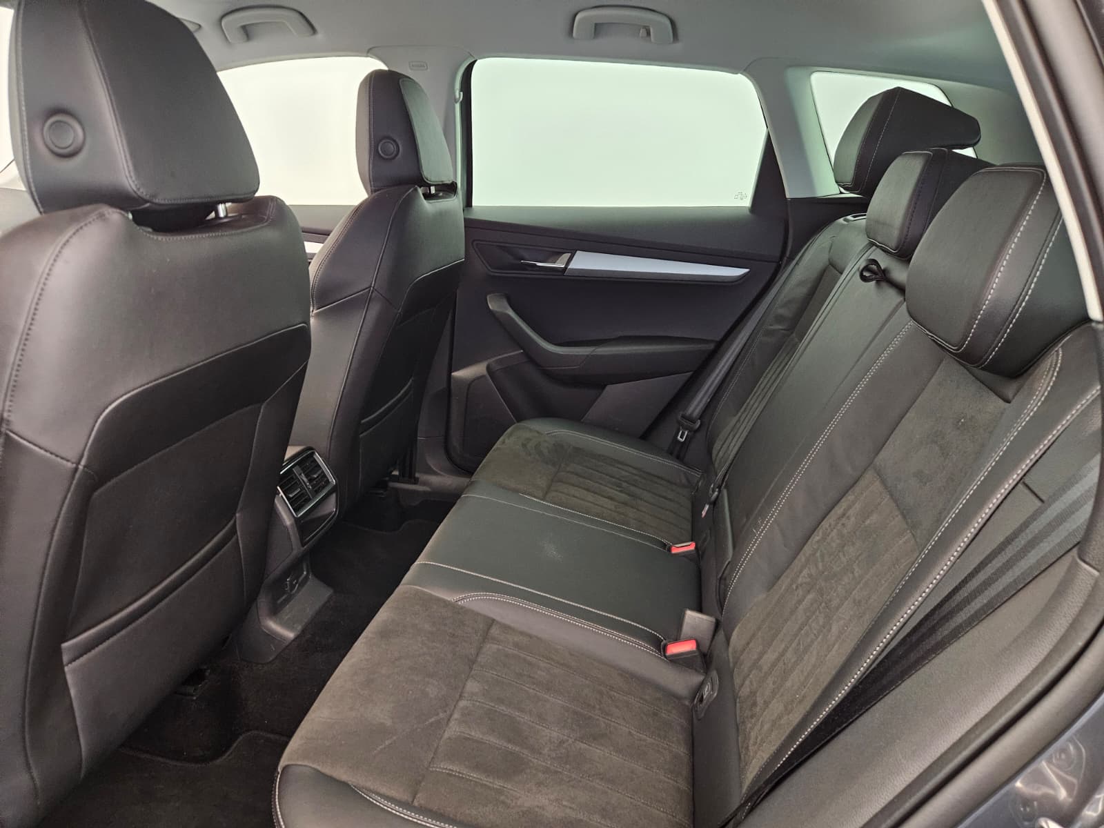 SKODA Karoq 1.5 TSI Ambition DSG-image-12