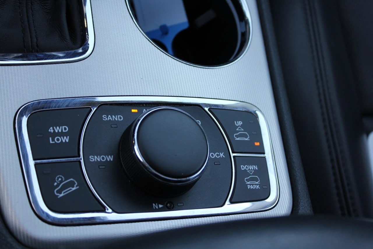 JEEP Grand Cherokee 3.0 CRD Summit Automatic-image-19