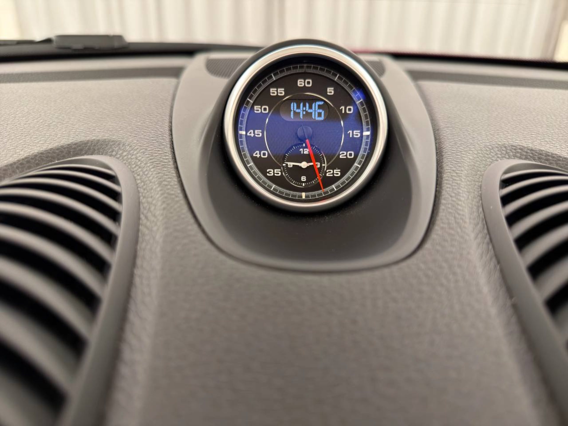 PORSCHE 718 Boxster-image-18