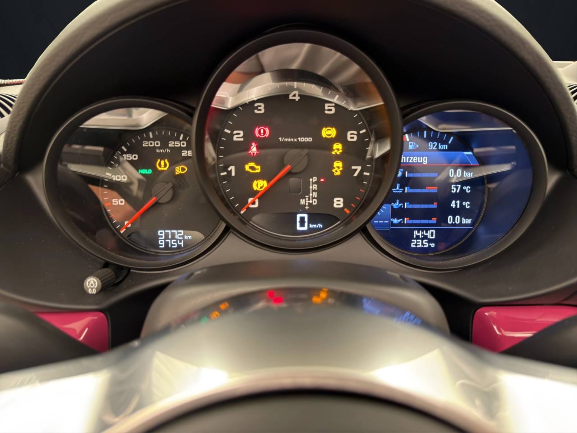 PORSCHE 718 Boxster-image-17