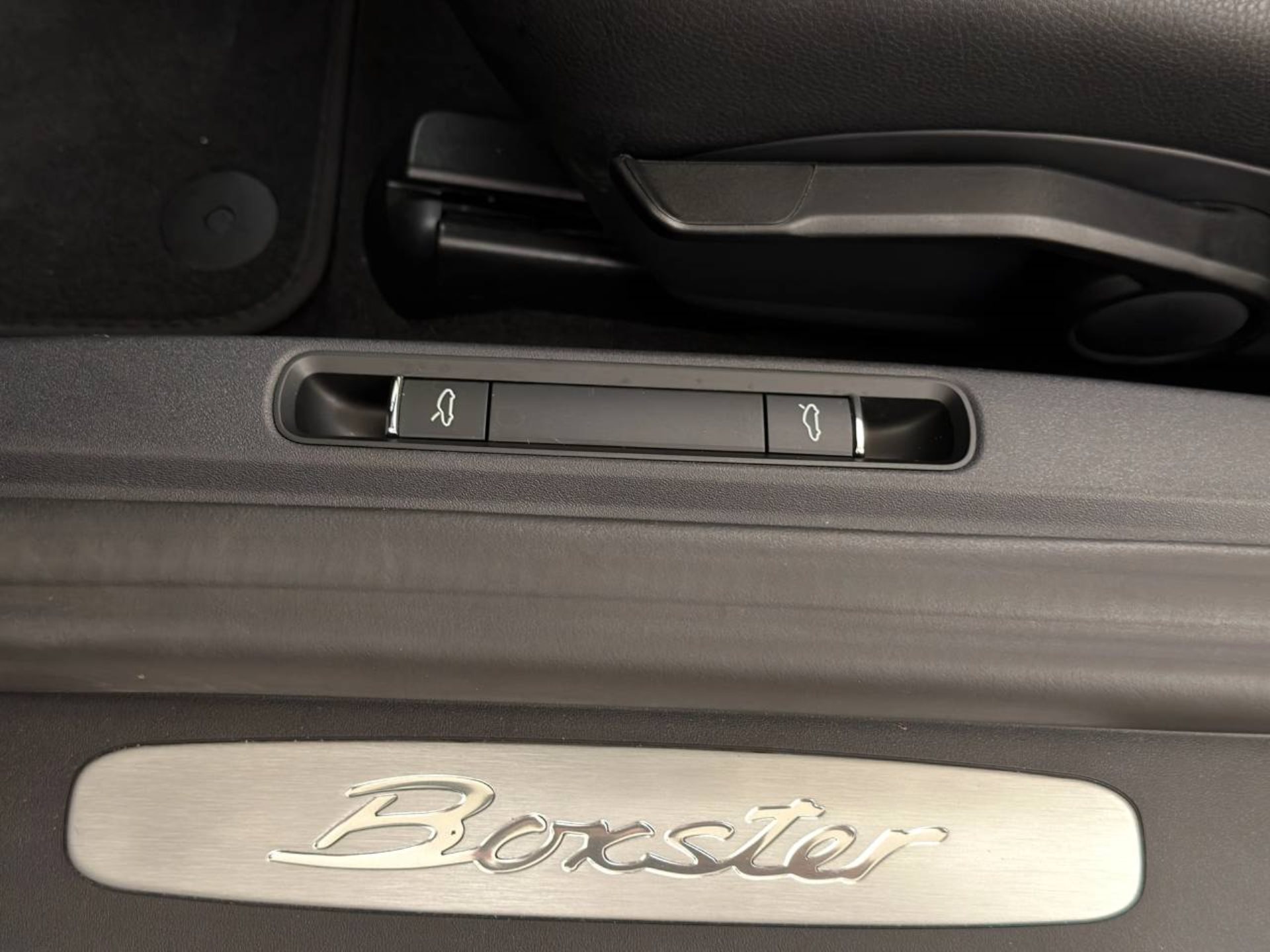 PORSCHE 718 Boxster-image-19