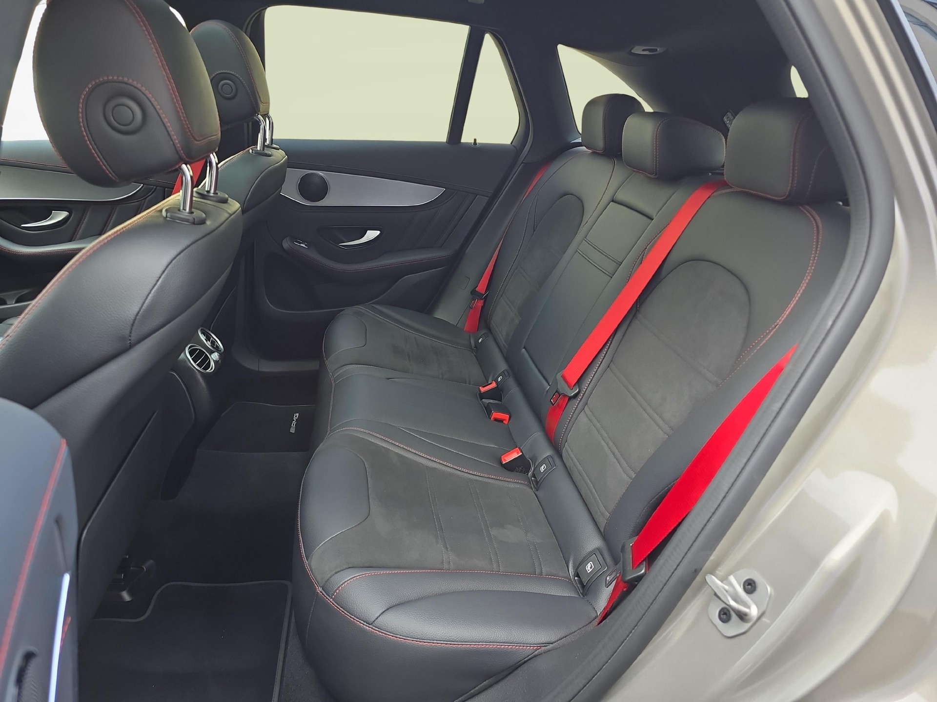 MERCEDES-BENZ GLC 300 d AMG Line 4m-image-10