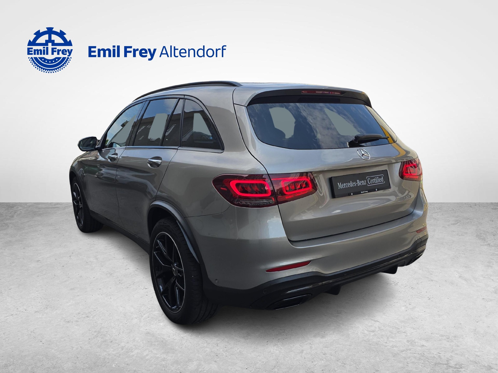 MERCEDES-BENZ GLC 300 d AMG Line 4m-image-2